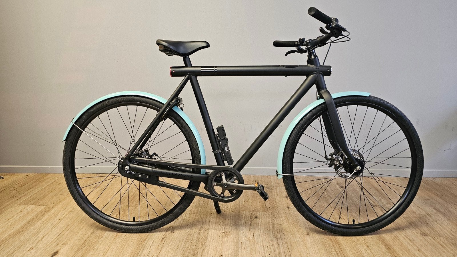 VanMoof SmartBike M4 8 Speed (2017) - Newmotion Edition, 55 tot 59 cm, Ophalen, Zo goed als nieuw, Vanmoof