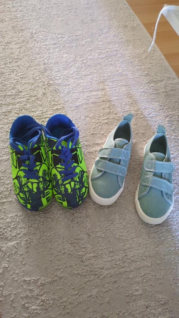 Voetbalschoenen maat 32 en H&M schoenen maat 30, Ophalen, Nieuw, Meisje, Schoenen