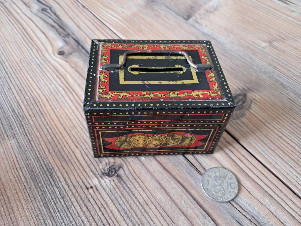 Vintage blikken spaarpot, Ophalen of Verzenden, Gebruikt, Metaal of Blik, Overige thema's