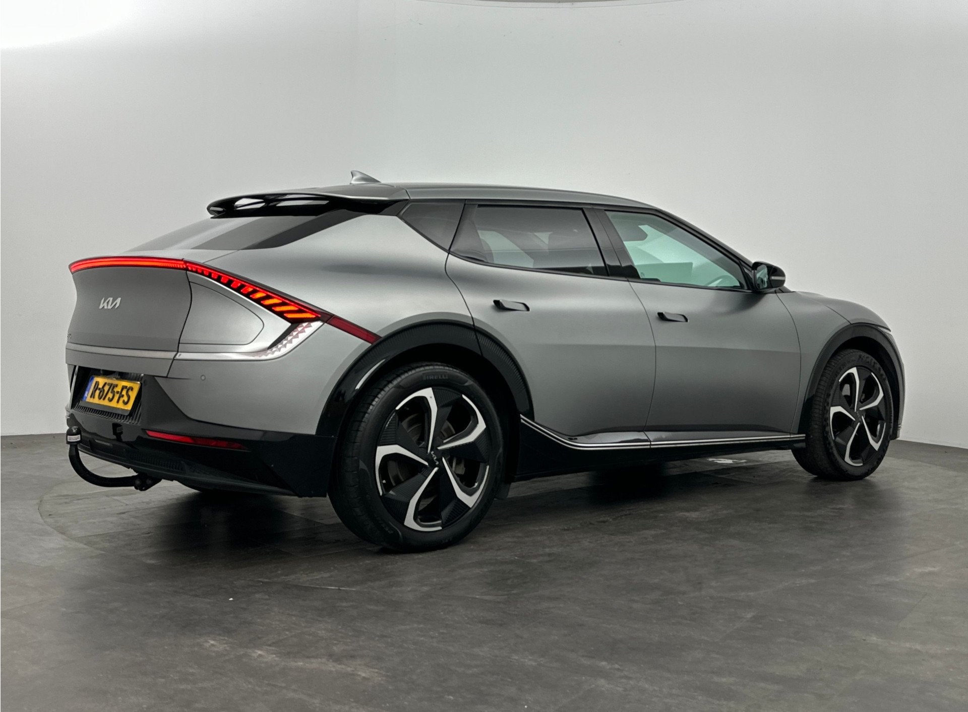 Kia Ev6 Plus 77.4 kWh | Trekhaak | (bj 2022, automaat), Auto's, Kia, Automaat, Achterwielaandrijving, Gebruikt, Zwart
