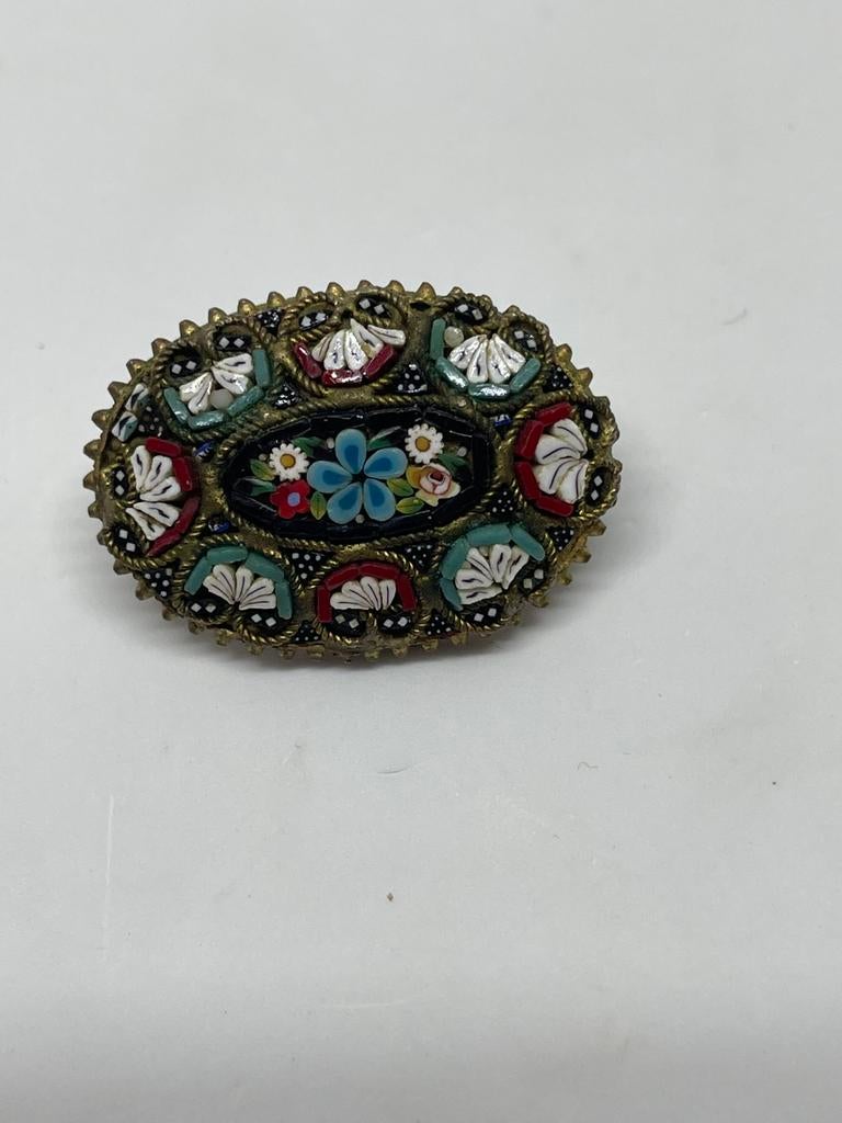 Antieke micro mozaïek broche op koper, Sieraden, Tassen en Uiterlijk, Broches, Gebruikt, Koper, Overige kleuren, 4 tot 7 cm, Ophalen of Verzenden