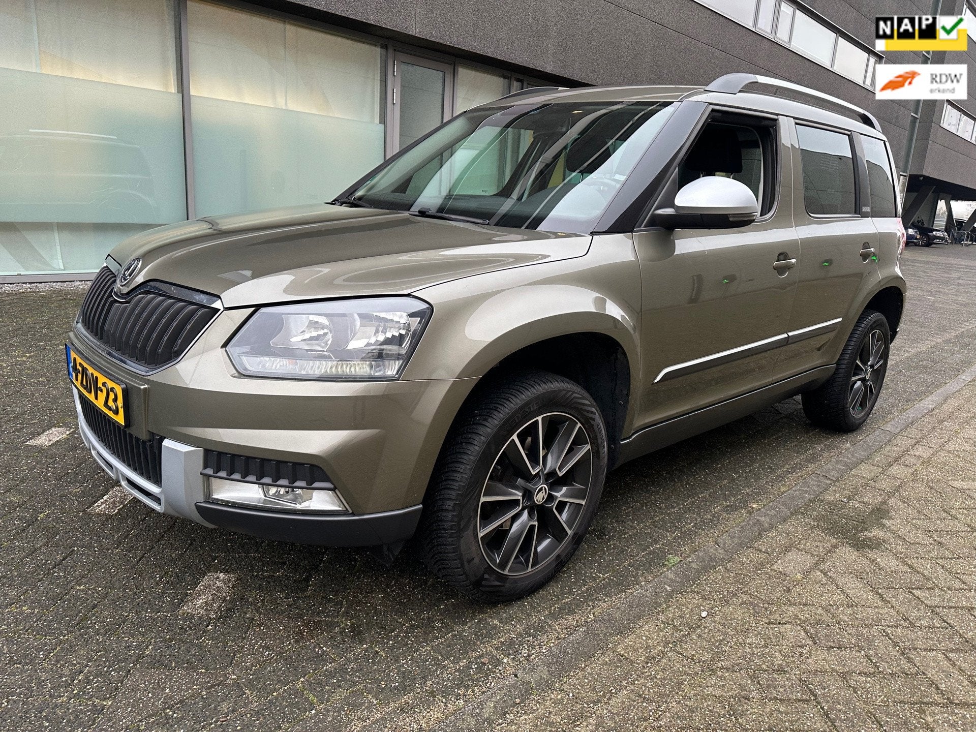 Skoda Yeti Outdoor 1.2 TSI Adventure CLIMAT BJ 1-2015 APK 7-, Auto's, Skoda, Voorwielaandrijving, Euro 5, Gebruikt, 4 cilinders
