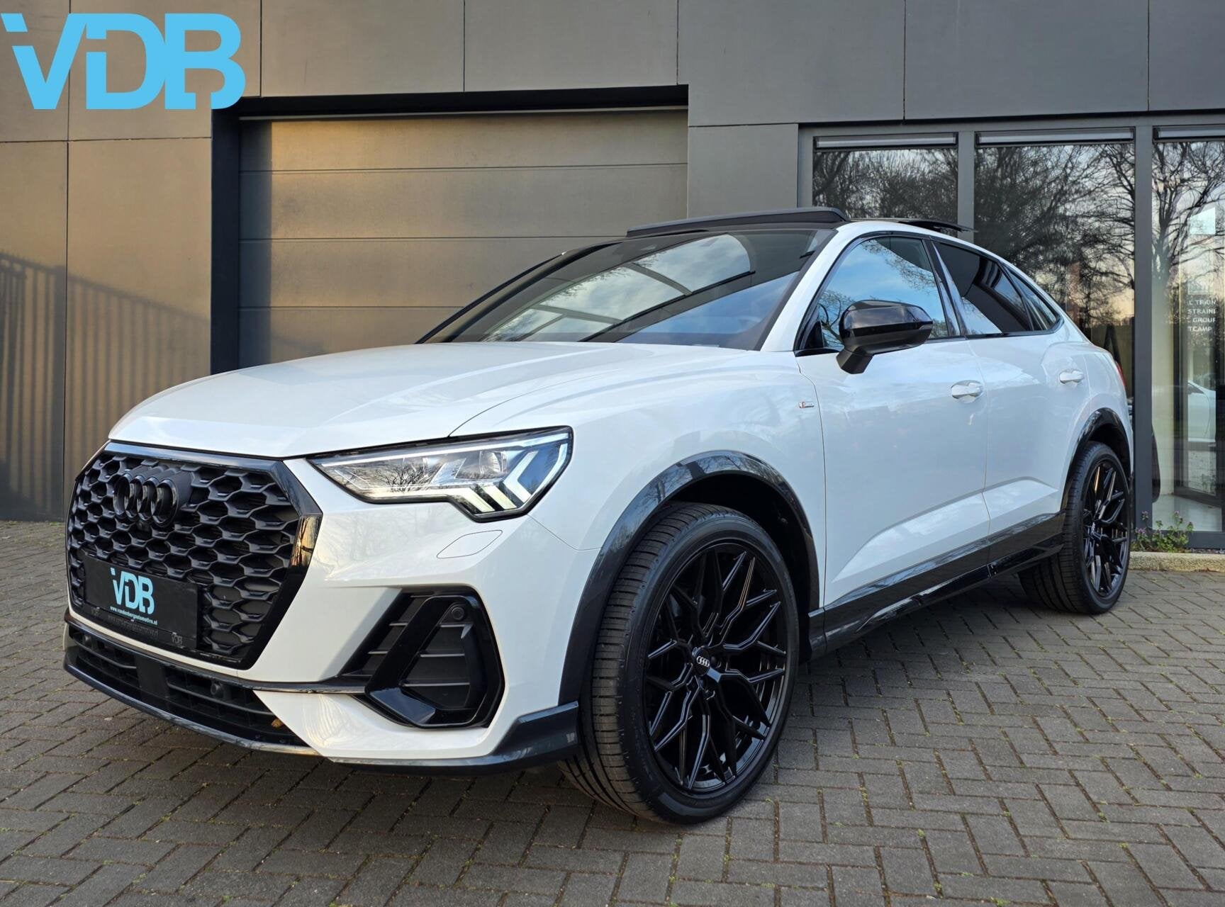 Audi Q3 Sportback 35 TFSI S-Line MATRIX PANO MEMORY SFEER, Auto's, Audi, 15 km/l, 1498 cc, Zwart, 4 cilinders