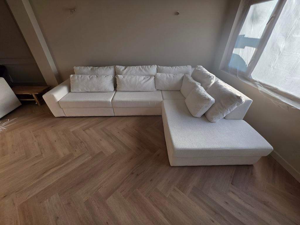 Moderne witte hoekbank - Zo goed als nieuw, Huis en Inrichting, Banken | Bankstellen, 250 tot 300 cm, Modern, Scandinavisch, 100 tot 125 cm