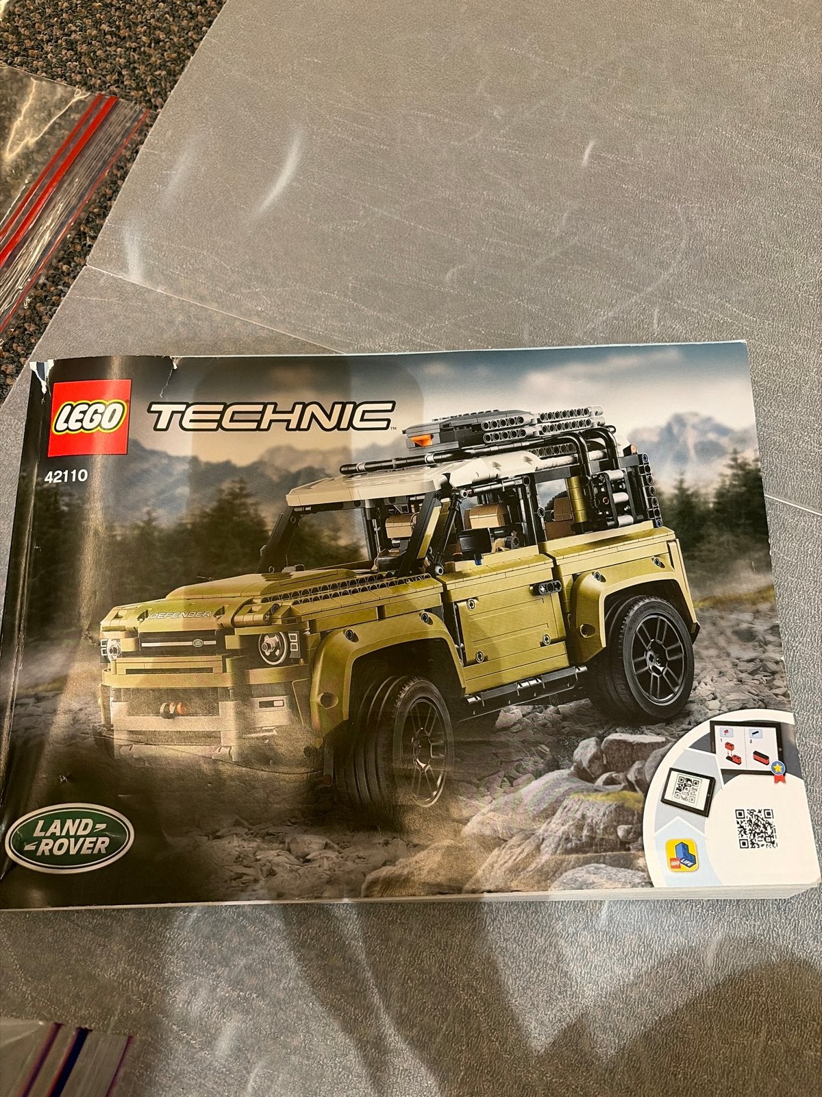 Foto 8 van LEGO Technic 42110 Land Rover Defender (compleet)