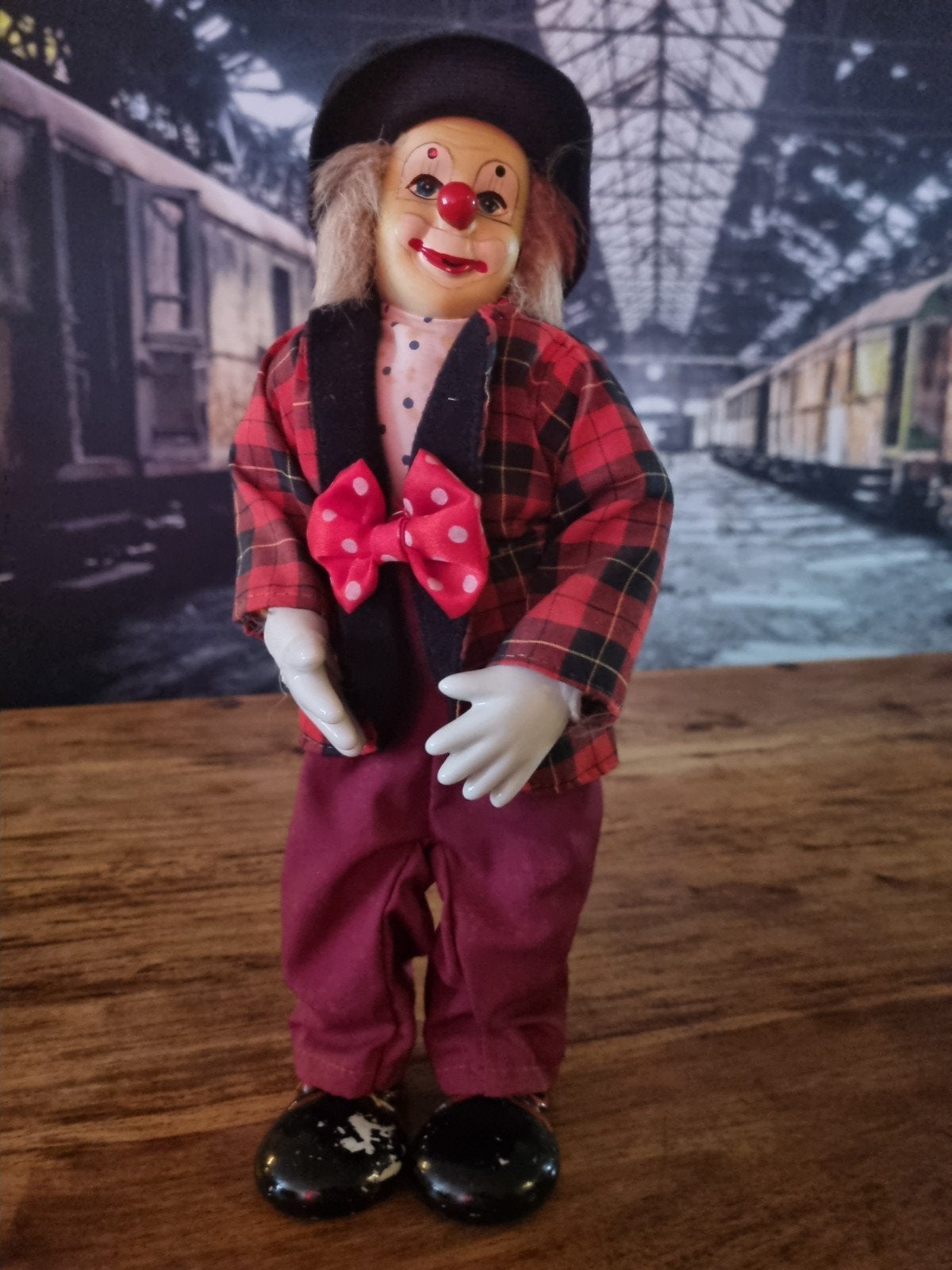 Vintage Clown Pop met Plaid Jas en Rode Strik, Ophalen of Verzenden