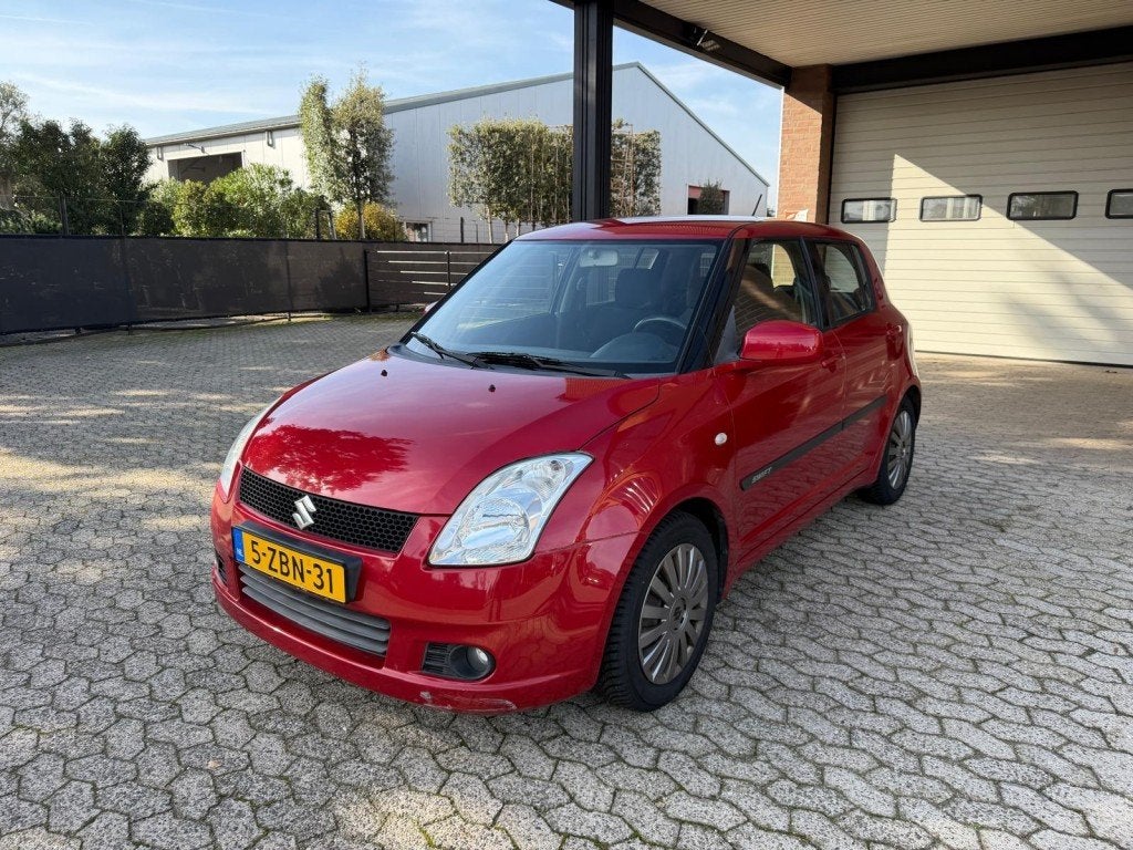 Suzuki SWIFT 1.3 5-DRS airco APK 9-27 4 banden nieuw, Auto's, Swift, Bedrijf, Handgeschakeld, 93 pk