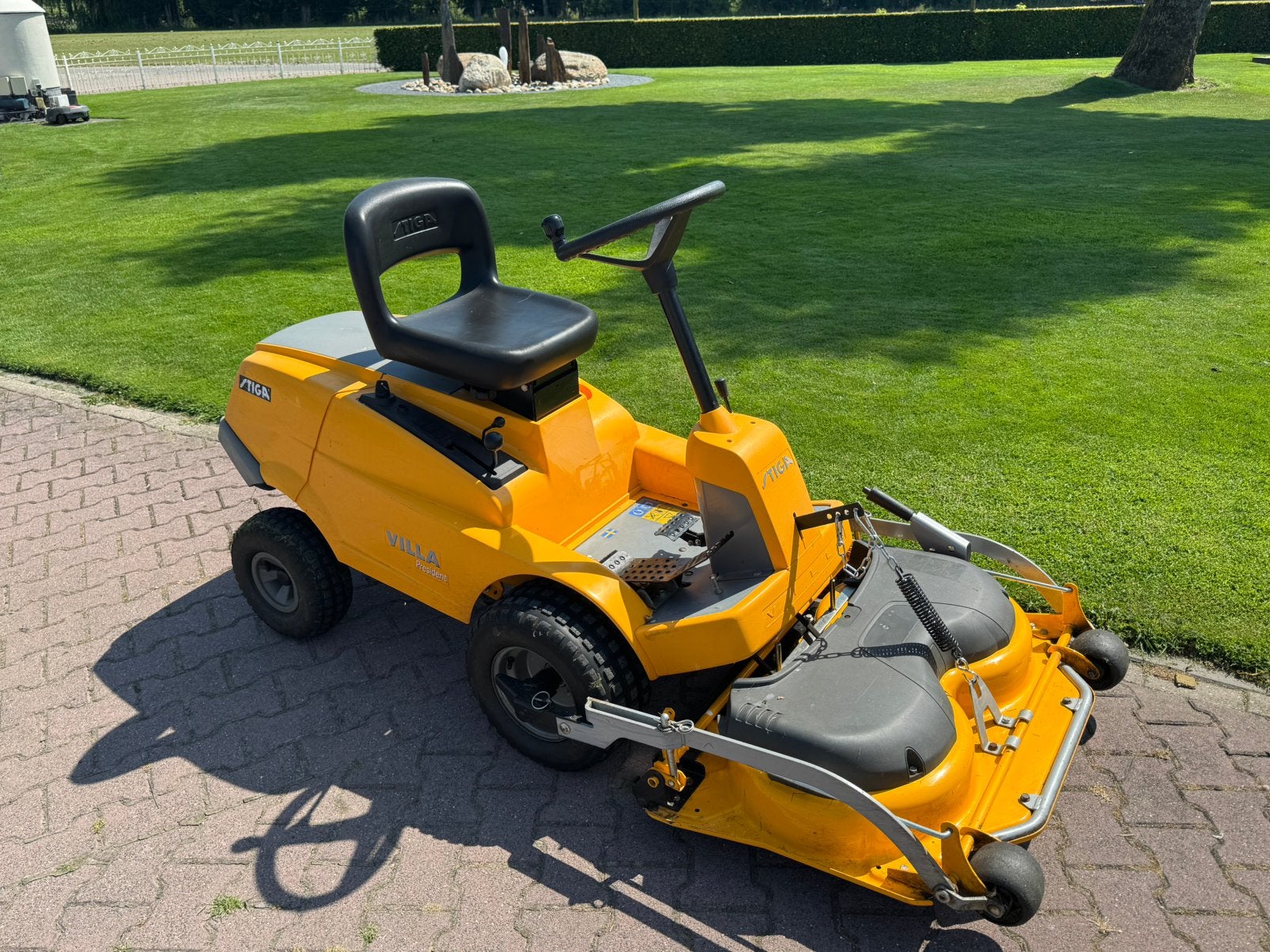 STIGA Villa hydrostaat zitmaaier maaidek netjes, Tuin en Terras, Zitmaaiers, Ophalen, Zo goed als nieuw