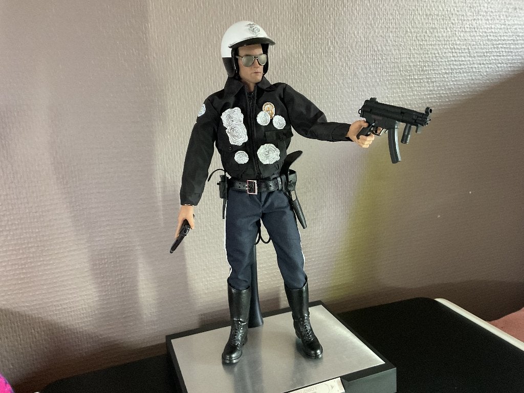 Terminator T-1000 motorcycle cop 1/6 Present toys, Ophalen, Actiefiguur of Pop