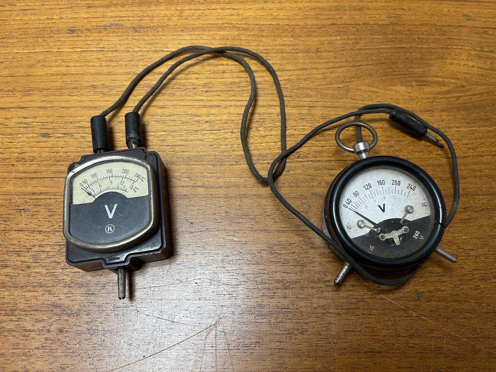 Vintage Voltmeter Set - Antieke Elektriciteitsmeters, Antiek en Kunst, Ophalen of Verzenden