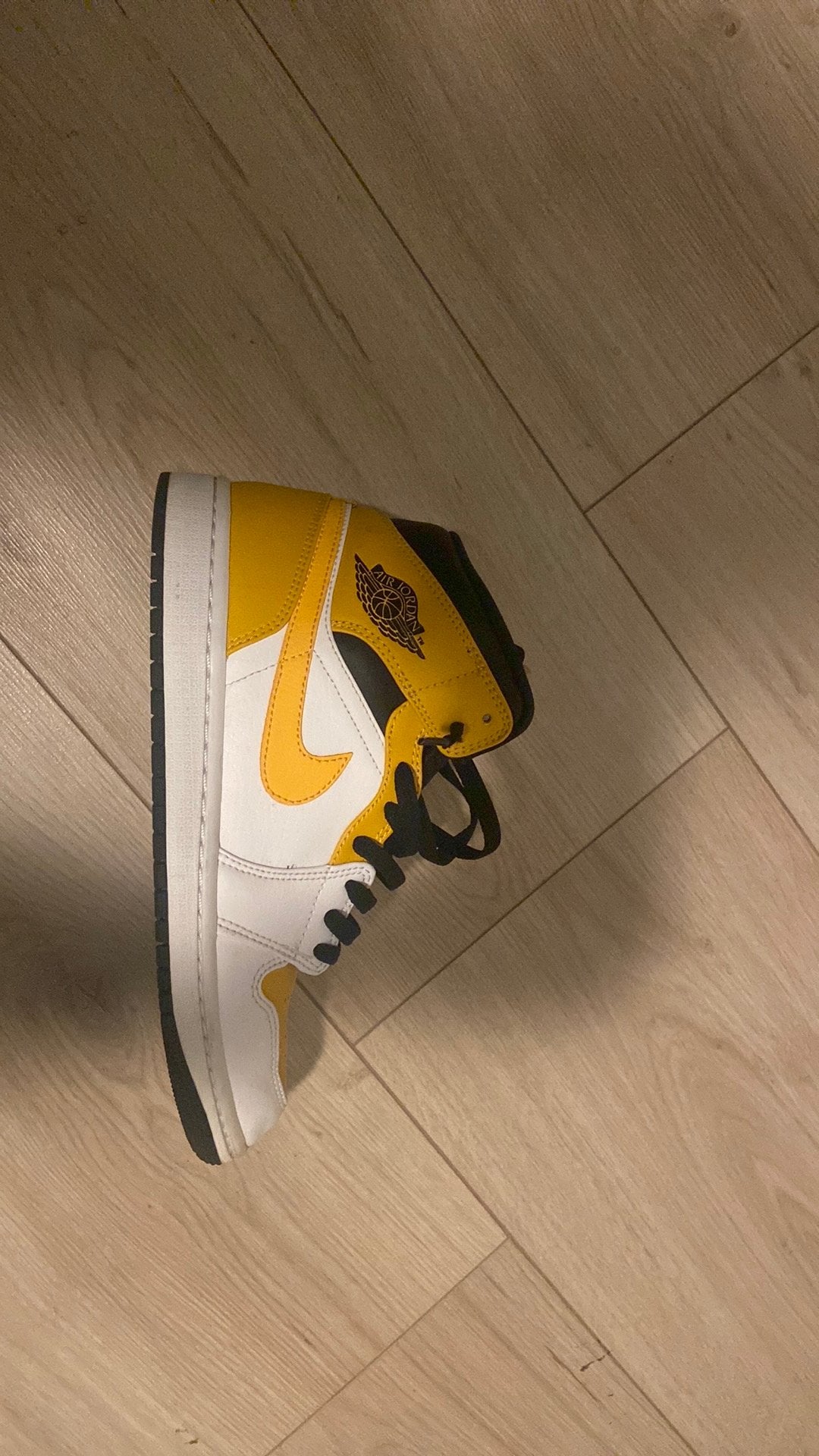 Air Jordan 1 Mid University Gold, Ophalen, Zo goed als nieuw, Overige kleuren