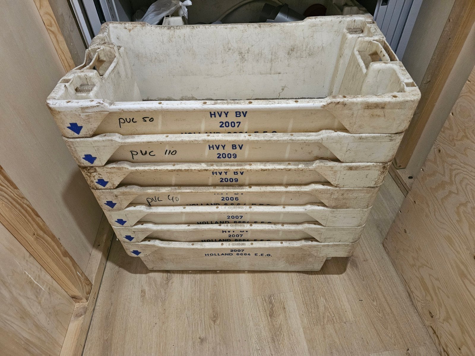 Stapelbare plastic bakken - Ideaal voor opslag, Doe-het-zelf en Verbouw, Kratten en Dozen, Gebruikt, 40 tot 60 cm, Minder dan 35 cm
