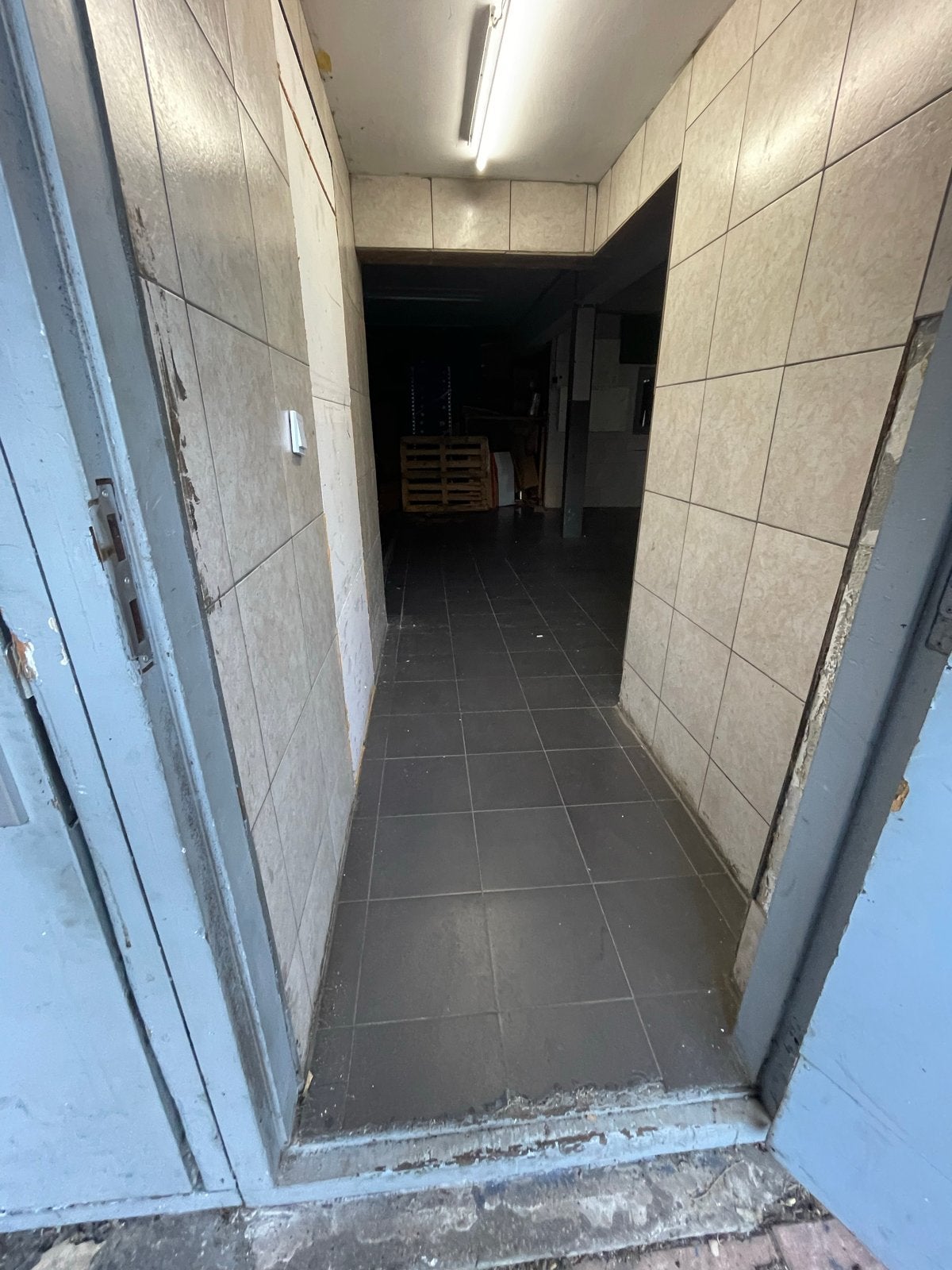 Ruim bedrijfspand van circa 200m2, kogerveld buurt, beg.gron, 200 m², Huur, Bedrijfsruimte