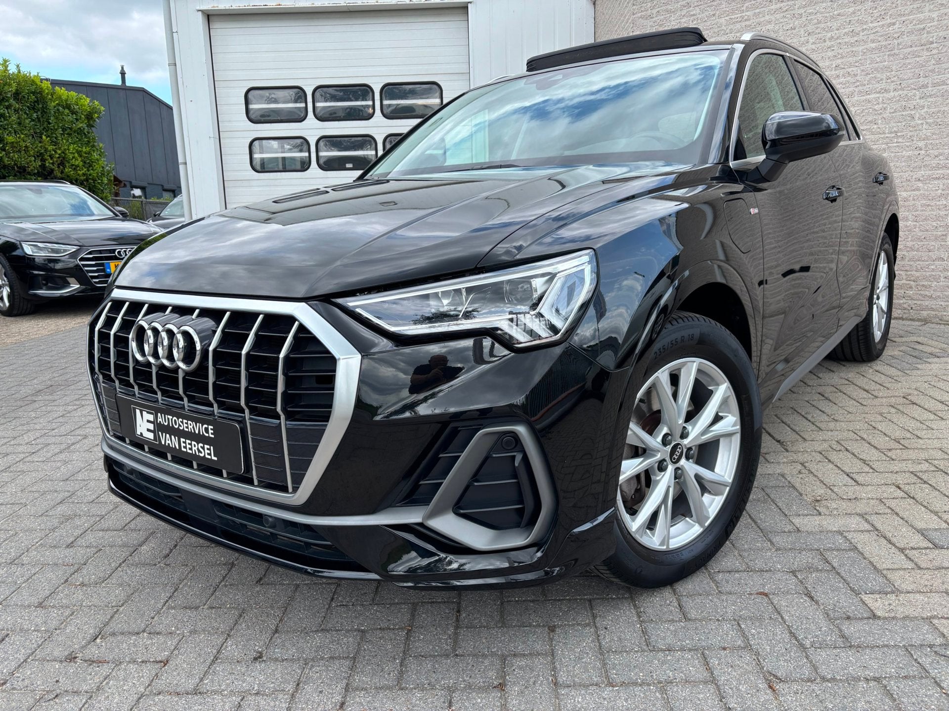 Audi Q3 45 TFSI e S edition PANO / S-LINE / LEDER ALCANTARA, Auto's, Gebruikt, Parkeersensor, Zwart, Grijs