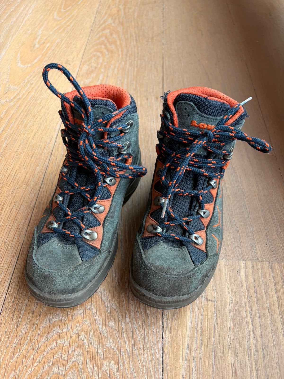 Lowa bergschoenen maat 32, Ophalen of Verzenden, Gebruikt, Schoenen