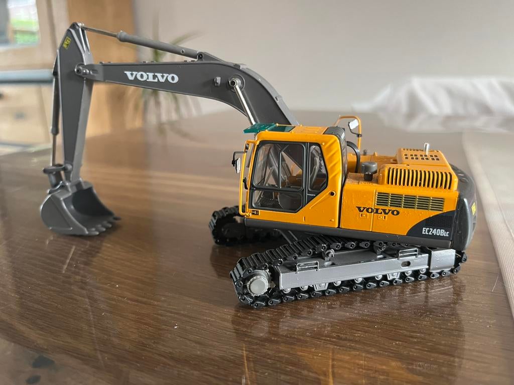 Volvo EC 240 BLC rups graafmachine Motorart, Ophalen of Verzenden, Zo goed als nieuw, Auto, Conrad