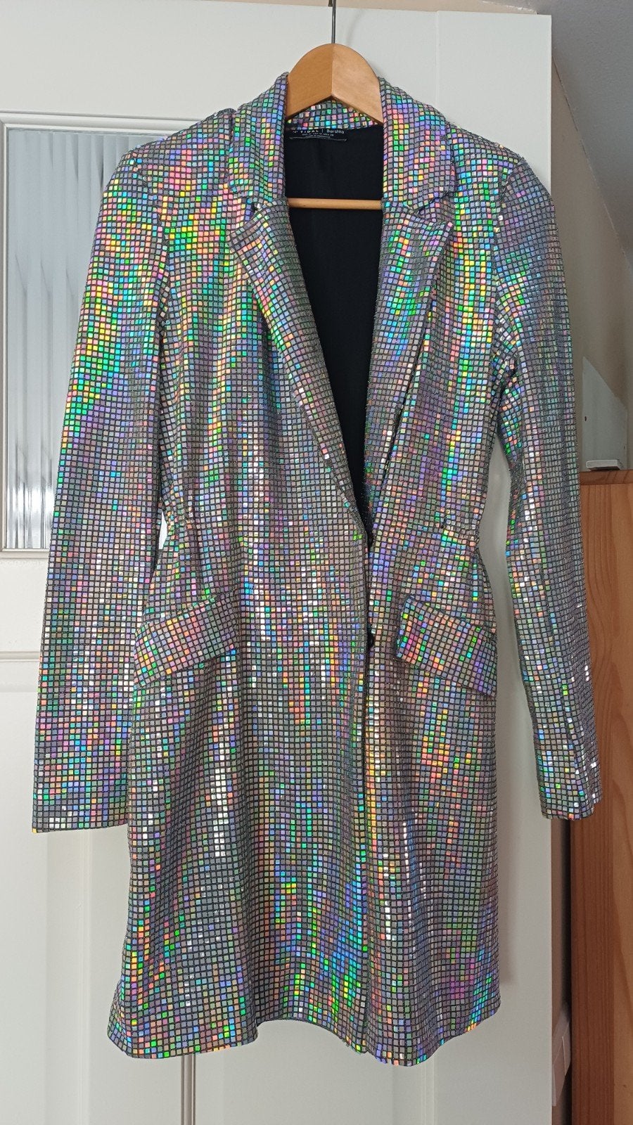 Bershka Holografisch disco  Jasje Maat M, Kleding | Dames, Jasjes, Kostuums en Pakken, Zo goed als nieuw, Jasje, Maat 38/40 (M)