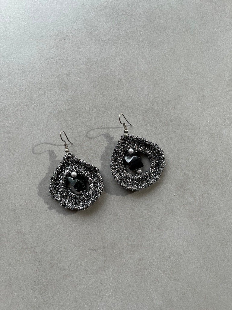 Nieuwe zwart/zilveren gehaakte oorbellen, Verzenden, Nieuw, Zwart, Zilver