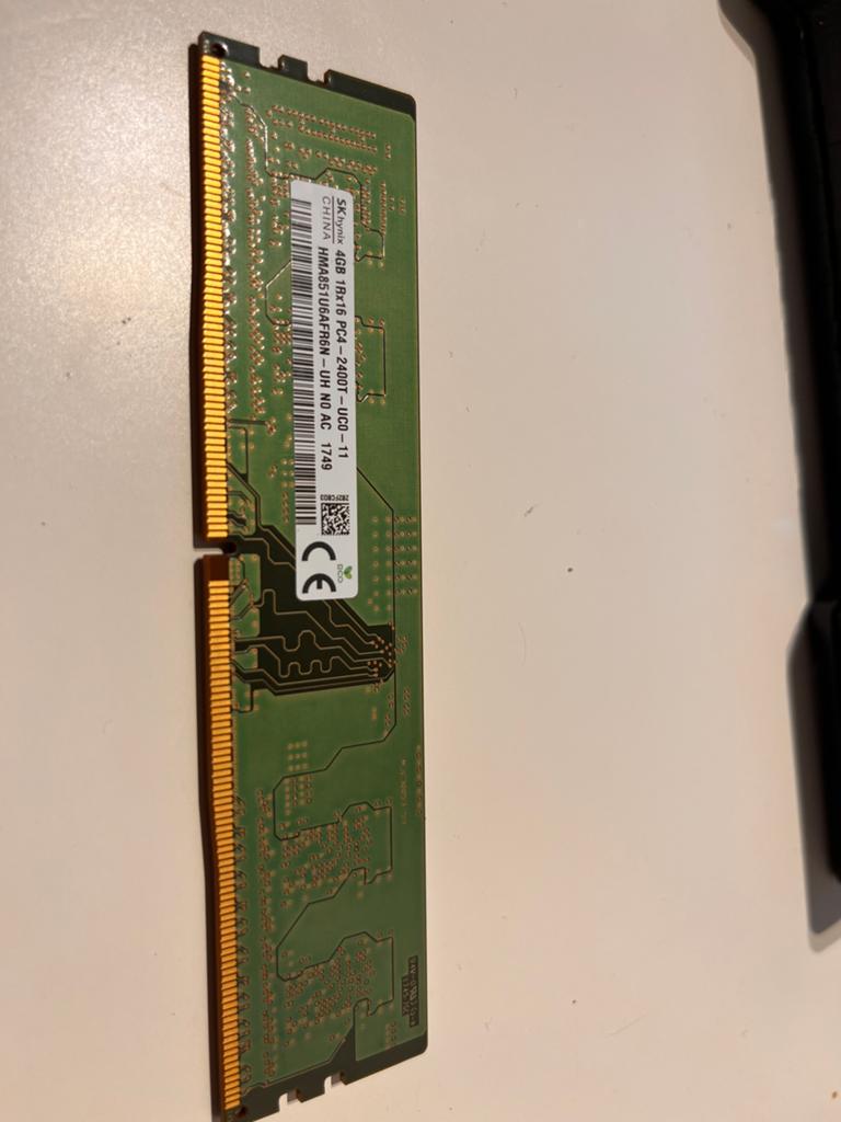 SKhynix 4GB DDR4 HMA851U6AFR6N-UH 2400Mhz, Computers en Software, RAM geheugen, Gebruikt, DDR4, Ophalen of Verzenden, Desktop