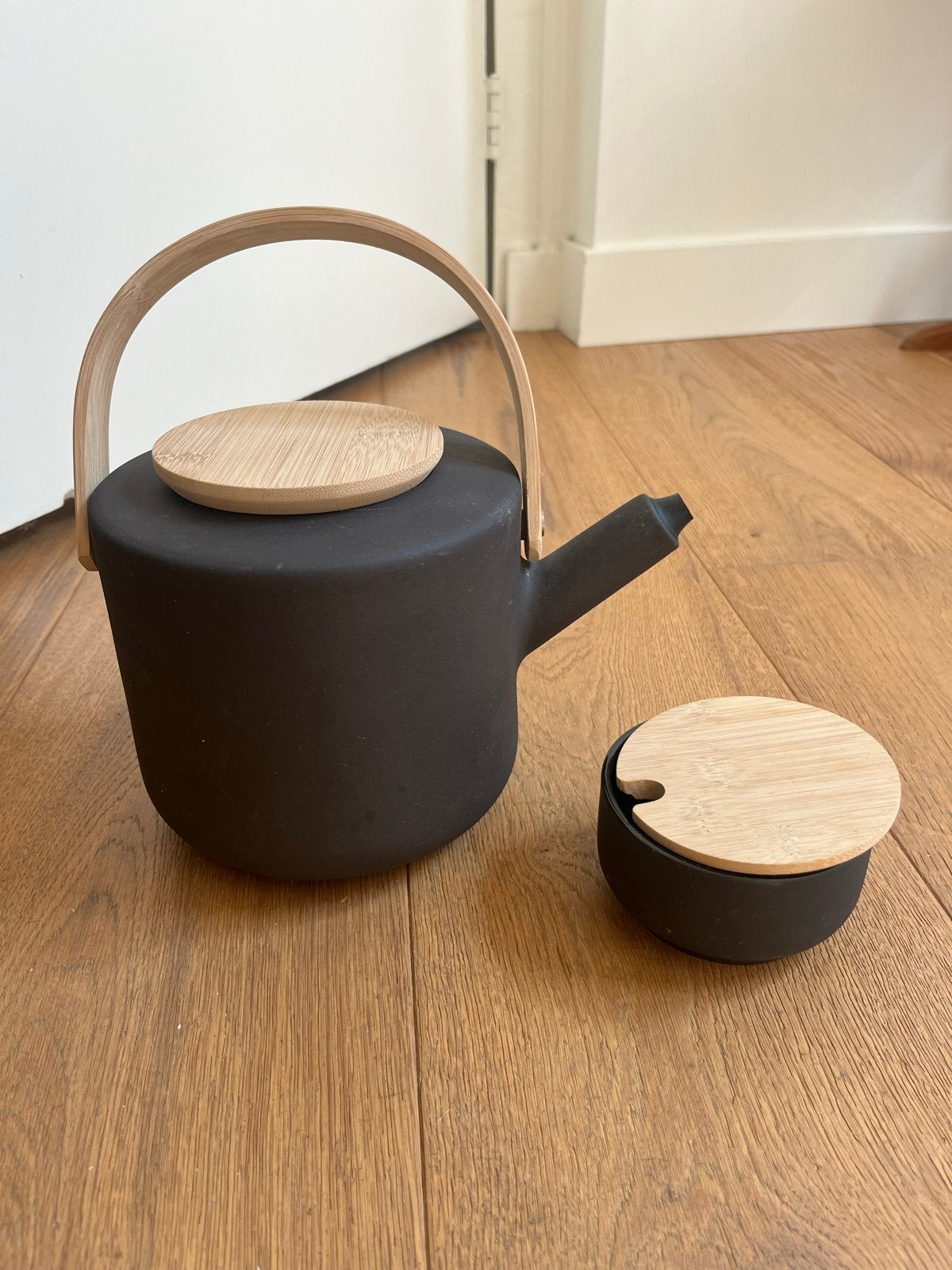 Stelton Theepot Theo 1,25L met bijpassende suikerpot, Theepot/fluitketel, Ophalen of Verzenden, Zo goed als nieuw, Zwart