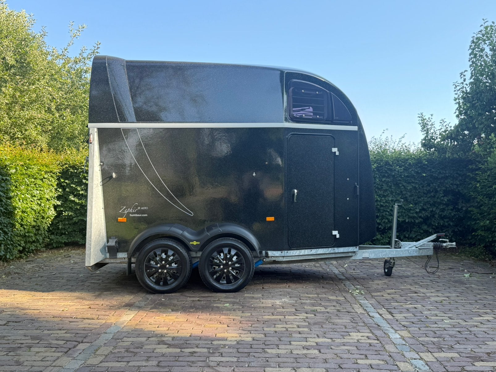 Zeer mooie 2 paards humbaur zephir alu bodem en zadelkamer, Ophalen, Aluminium, Zo goed als nieuw, 2-paards trailer