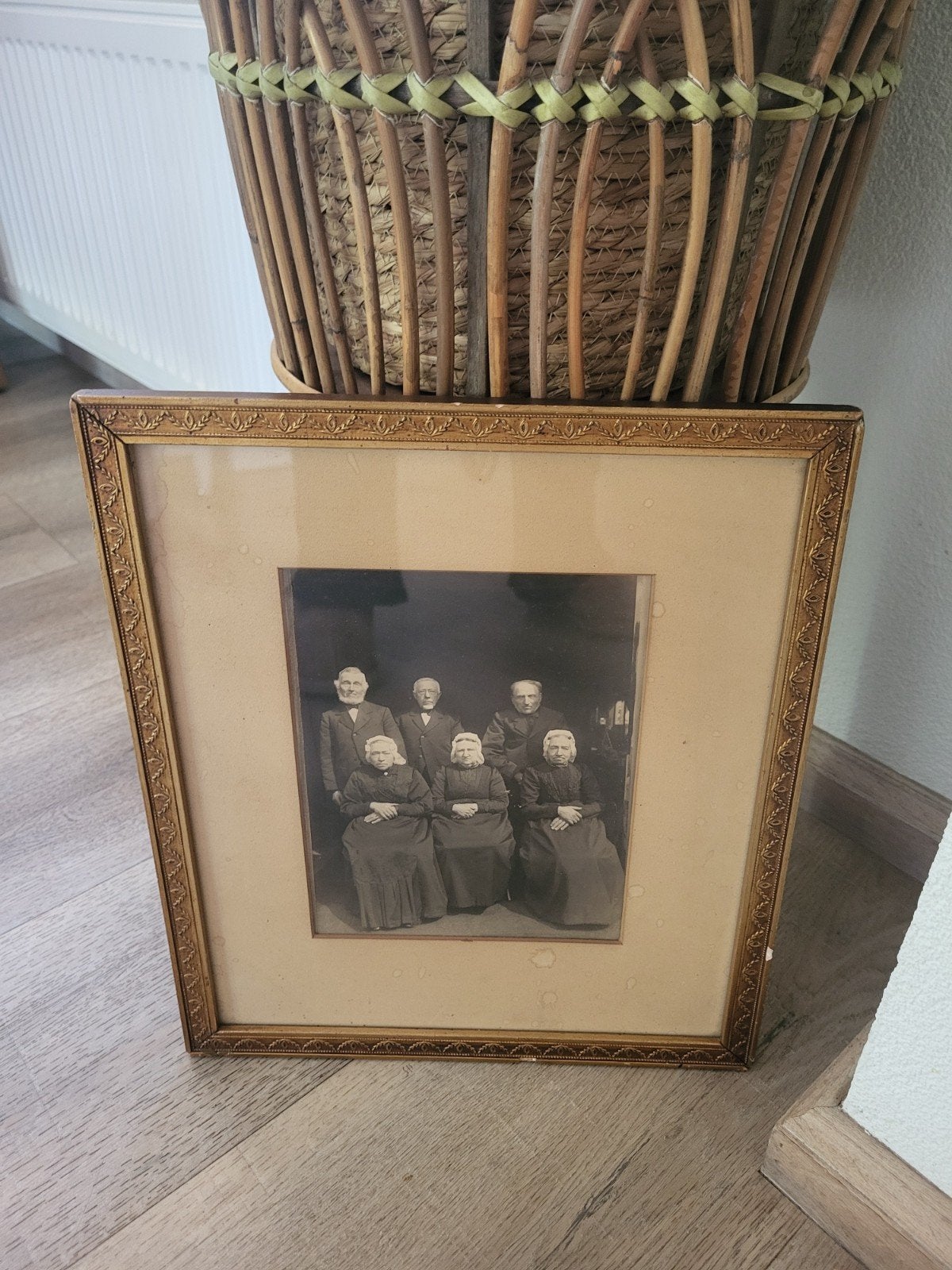 Oude ingelijste familiefoto - Zwart-wit portret, Ophalen of Verzenden, Foto, Fotografie, Achter glas