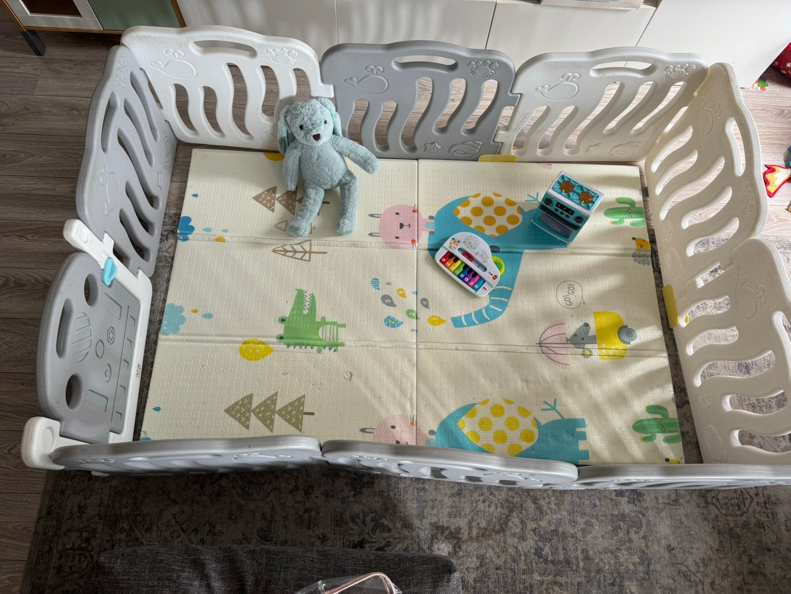 Grote baby vivi grondbox met een deurtje, Ophalen, Zo goed als nieuw