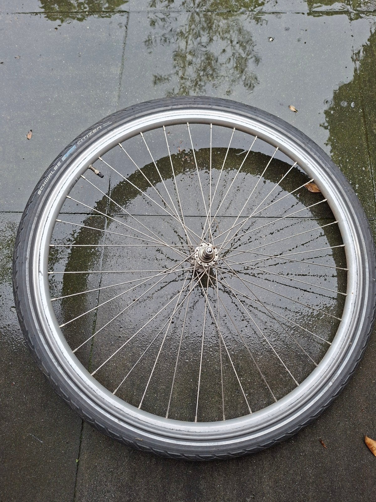 28 inch aluminium voorwiel met band, Ophalen, Gebruikt, Band, Elektrische fiets