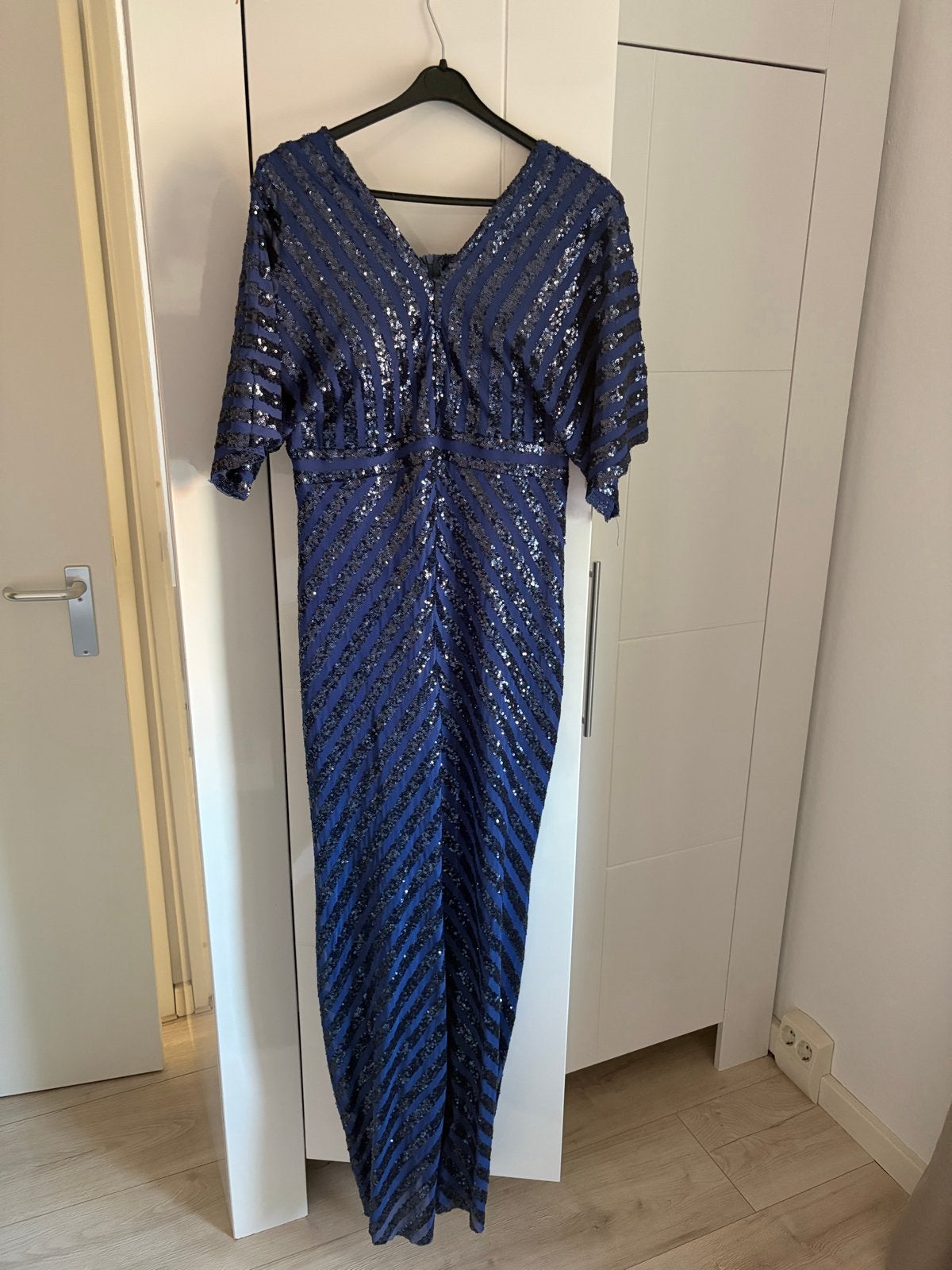 Prachtige blauwe avondjurk met pailletten, Blauw, Maat 42/44 (L), Ophalen of Verzenden, Zo goed als nieuw