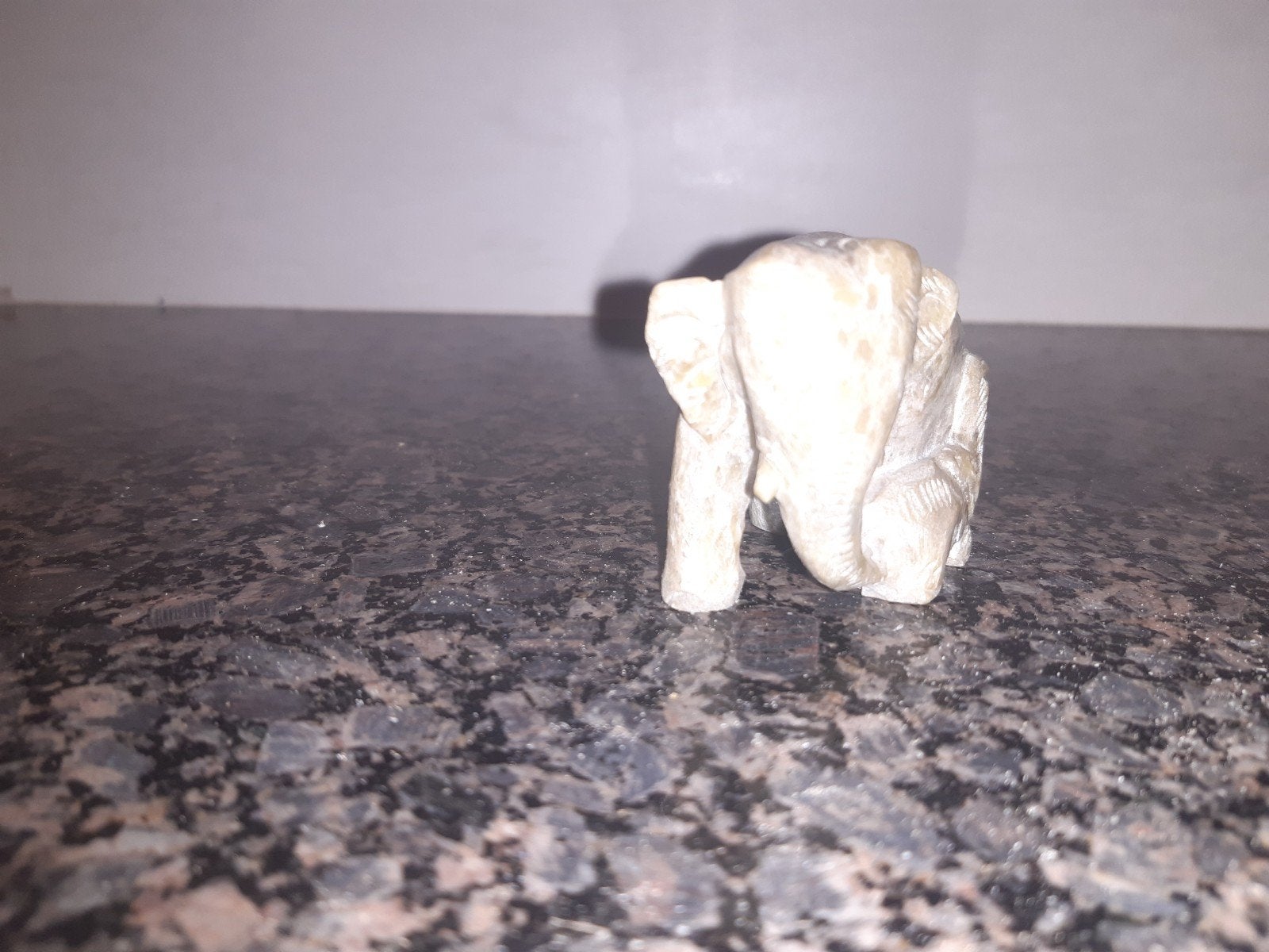 Spekstenen olifant met baby olifant beeldje, Ophalen of Verzenden