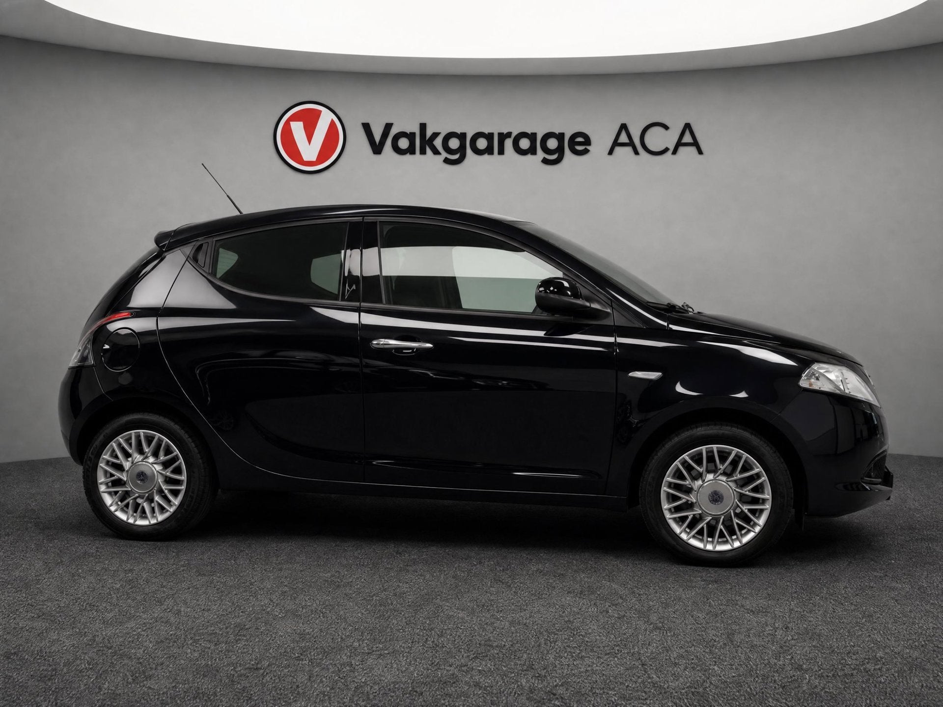 Lancia Y(psilon) Ypsilon 1.2 Black & Red //. 101.000 km // A, Auto's, Voorwielaandrijving, Euro 5, Gebruikt, 4 cilinders