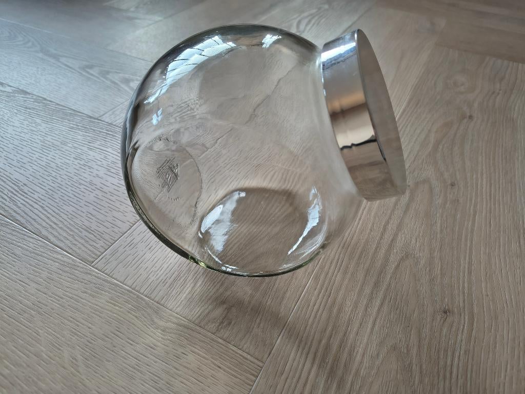 Glazen snoeppot, Ophalen
