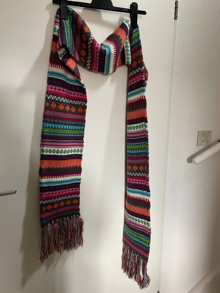 Tuff sjaal en muts veelkleurig 176, Kleding | Dames, Mutsen, Sjaals en Handschoenen, Ophalen of Verzenden, Zo goed als nieuw, Maat 34 (XS) of kleiner