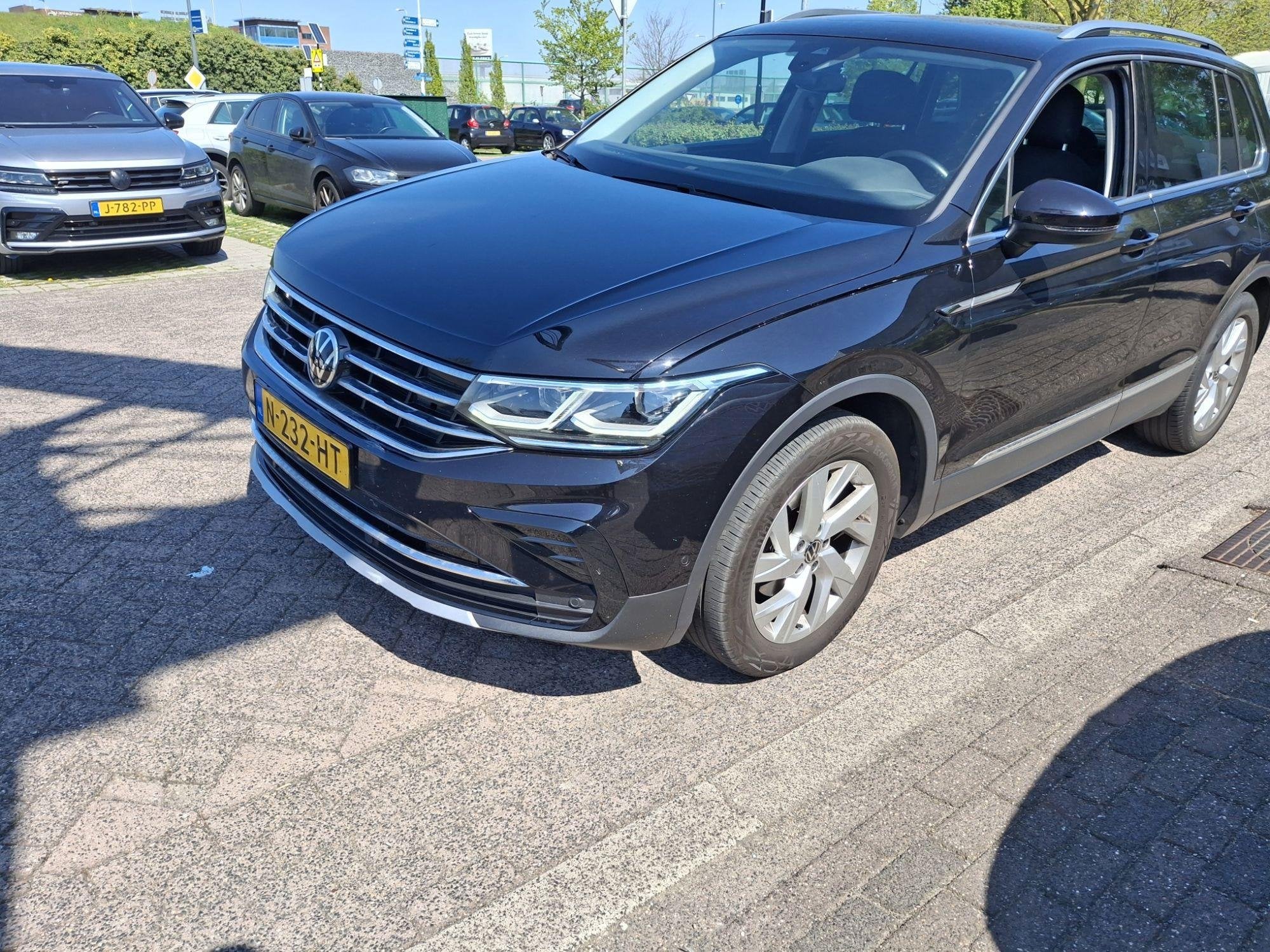 Volkswagen Tiguan 1.5 TSI Elegance 150 PK| Dealeronderhouden, Auto's, Volkswagen, Stof, Zwart, SUV of Terreinwagen, 750 kg
