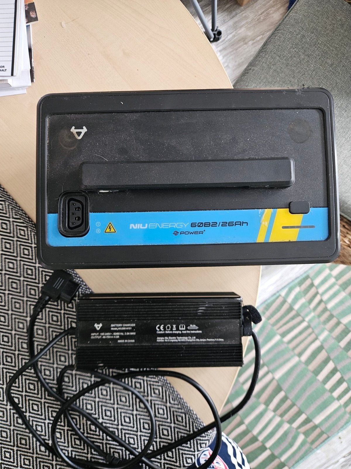 NIU Energy 60V 26Ah Accu met Oplader, Gebruikt
