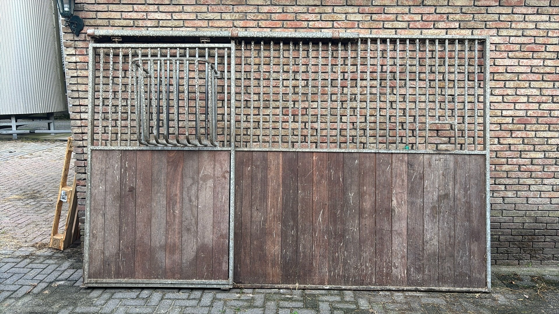 Paardenbox voorfront met hooiruif, Dieren en Toebehoren, Ophalen