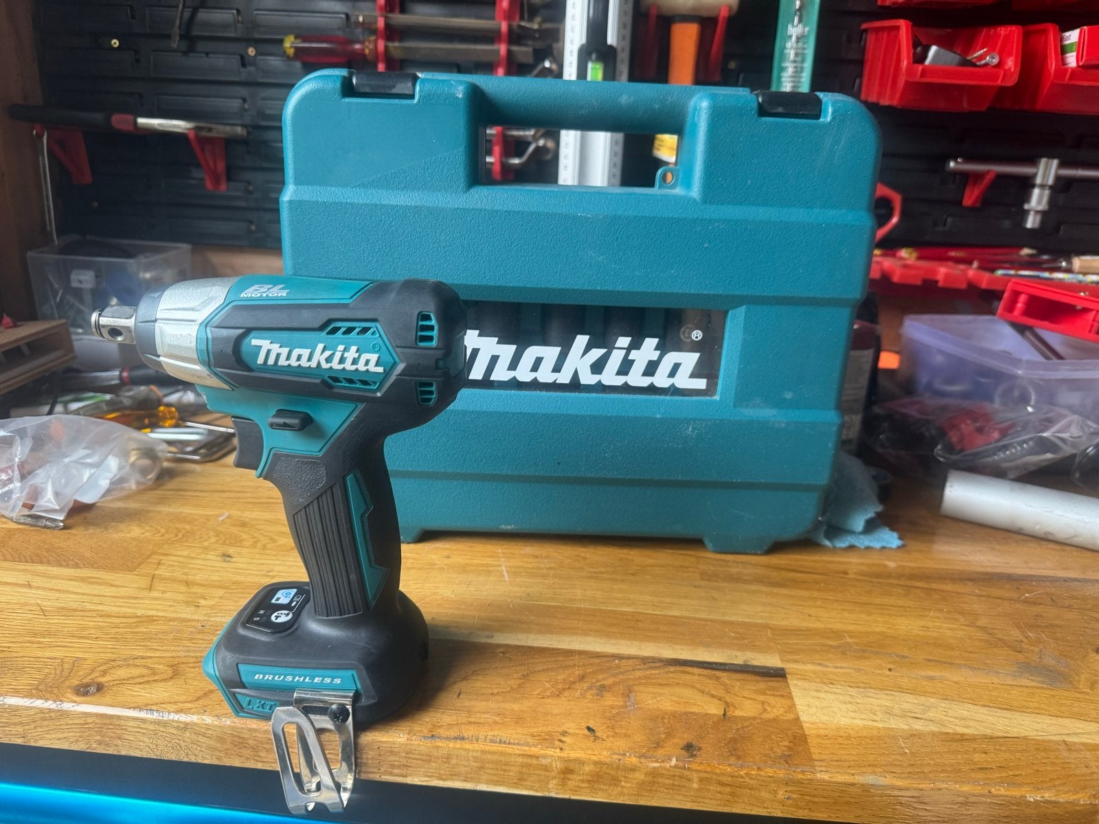 Makita DTW181 Accu Slagmoersleutel + kracht Doppenset, Variabele snelheid, Overige typen, Ophalen of Verzenden, Zo goed als nieuw