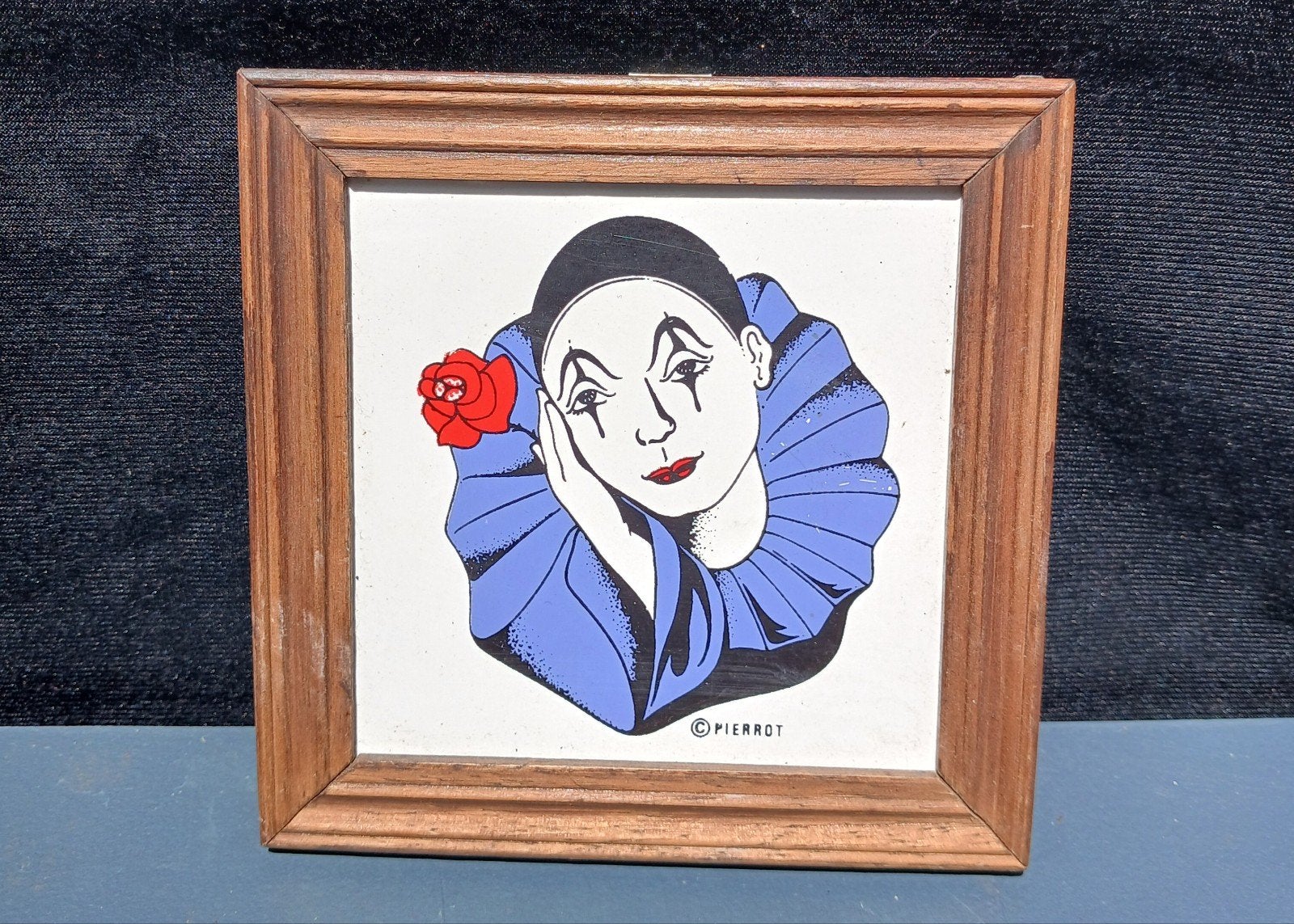 Vintage Pierrot tegel met houten lijst, Antiek en Kunst, Antiek | Wandborden en Tegels, Ophalen of Verzenden