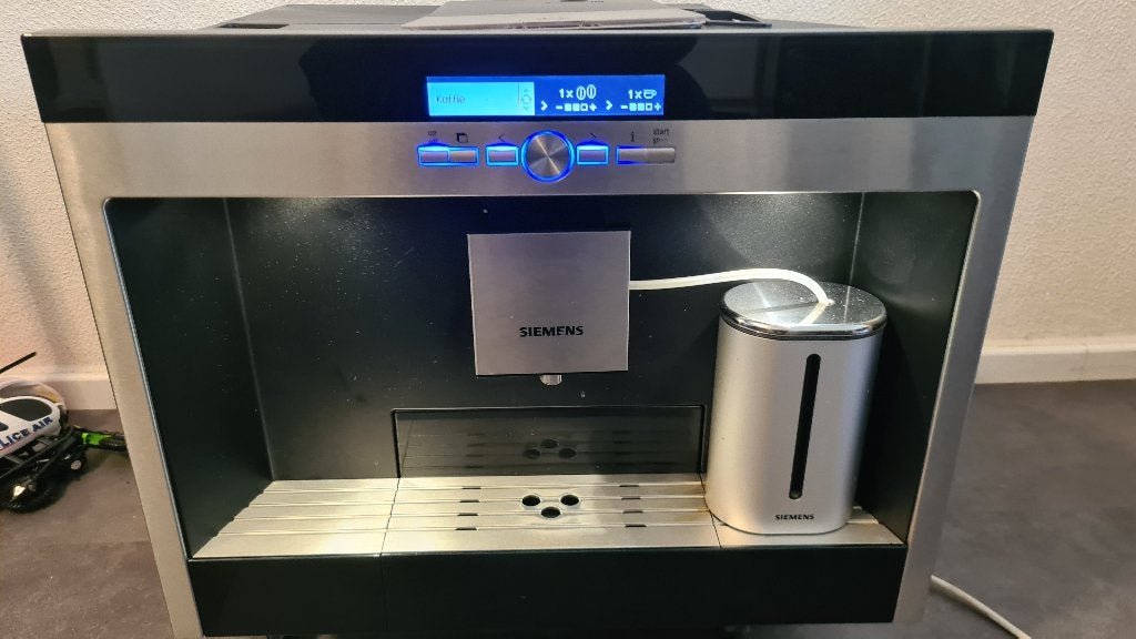Siemens inbouw koffie machine met cappuccino model TK76K572, Ophalen, Gebruikt, 10 kopjes of meer, Combi