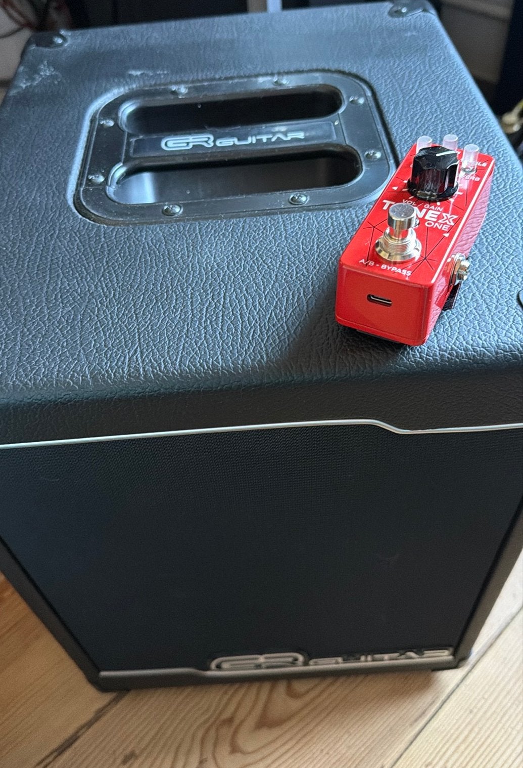 Tonex one met gr guitar speaker, Muziek en Instrumenten, Ophalen of Verzenden, Zo goed als nieuw, Gitaar, 50 tot 100 watt