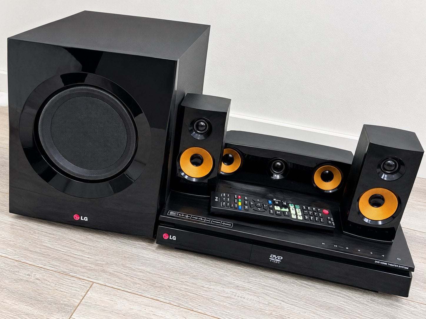 LG HX553 3D Blu-ray Home Cinema Set – 3 Speakers + Subwoofer, 70 watt of meer, Zo goed als nieuw, Overige spelers, Ophalen