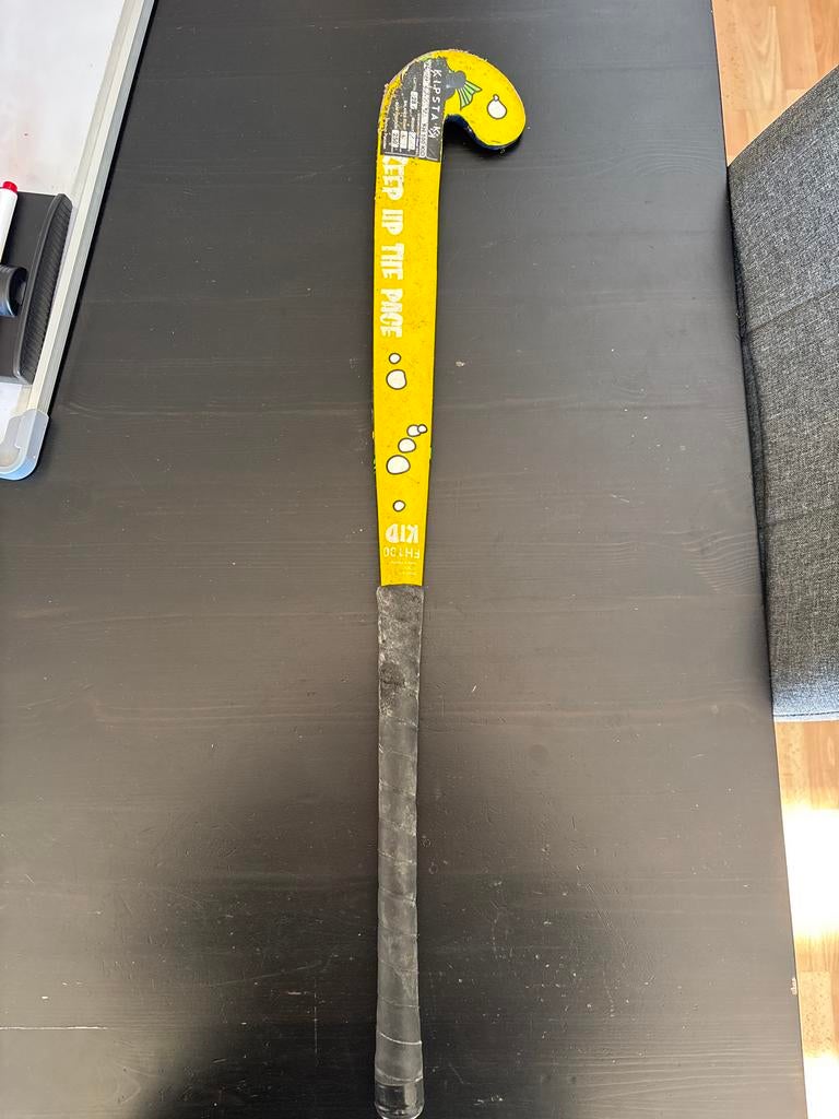 Kipsta FH 100 Kid Hockeystick - Geel, 28 inch, Sport en Fitness, Hockey, Ophalen, Zo goed als nieuw, Stick