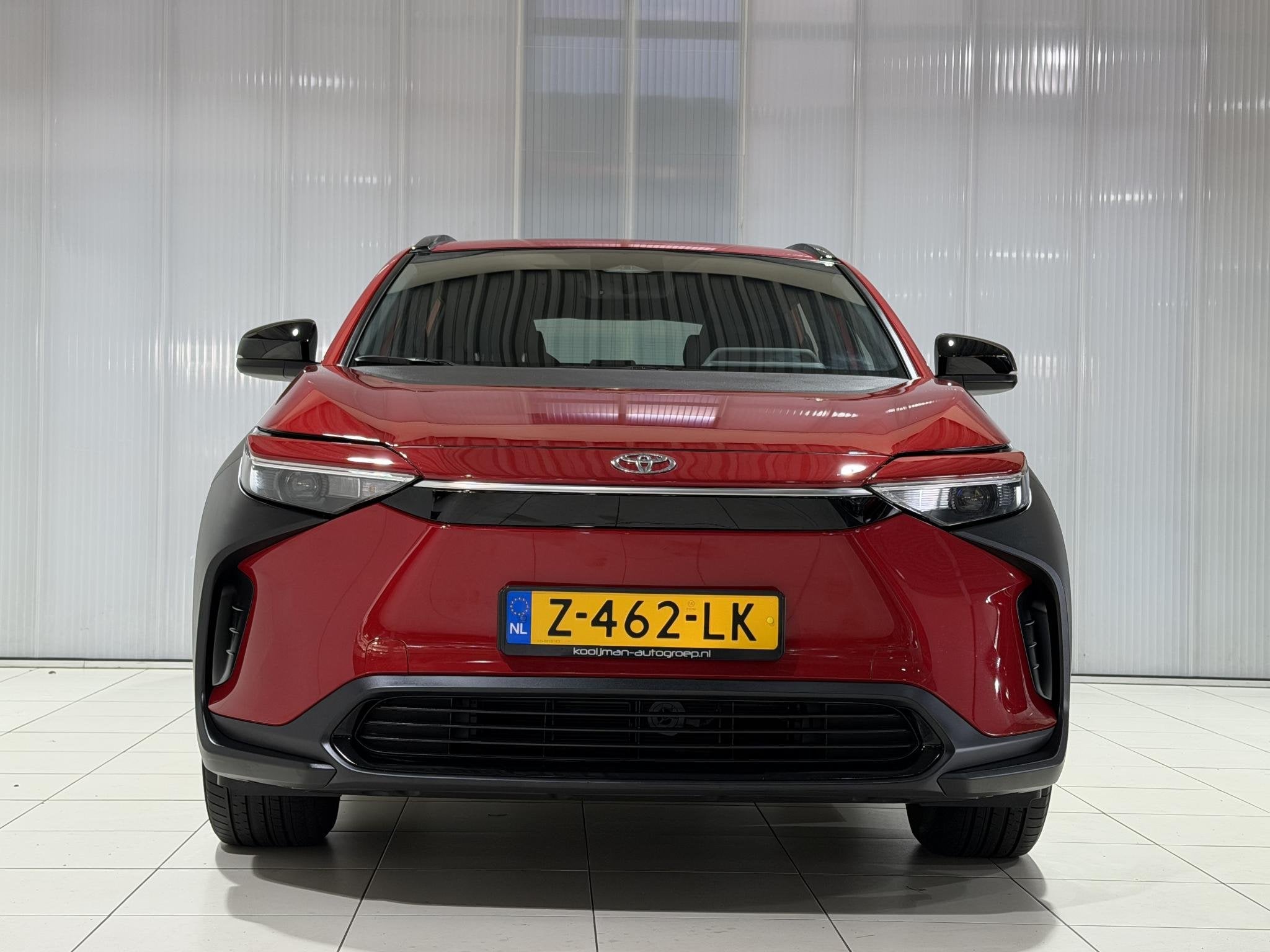 Toyota bZ4X Active 71 kWh / 17% bijtelling / Camera / Apple, Auto's, Dealer onderhouden, Stof, Gebruikt, 71 kWh
