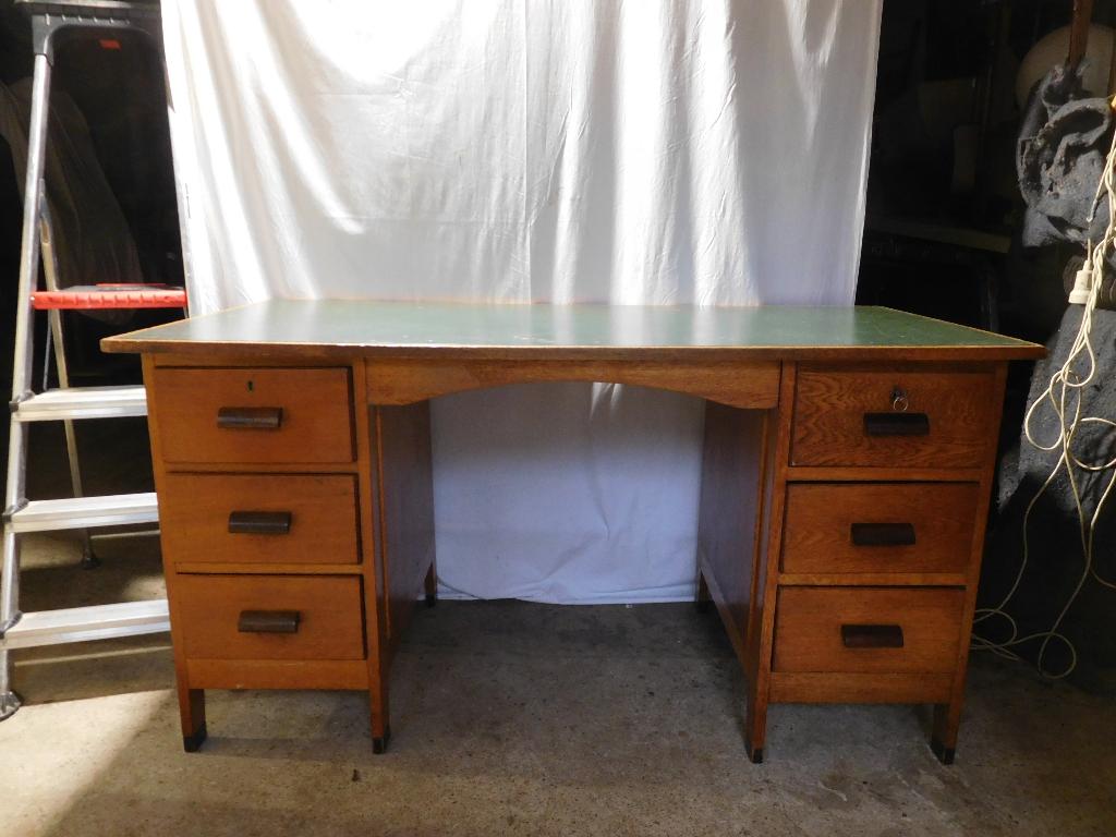 eikenhouten bureau, Ophalen