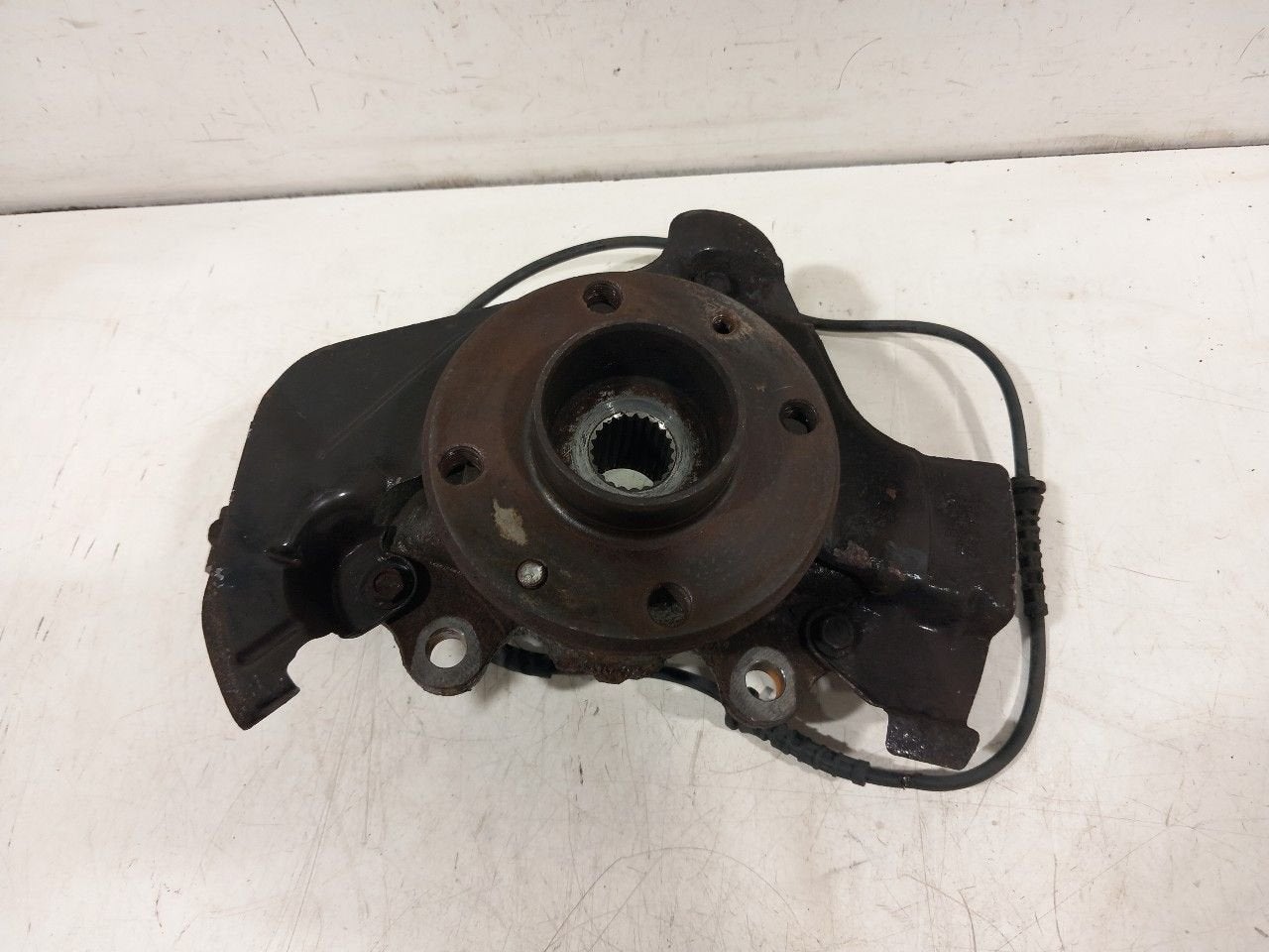 Wielnaaf links voor Alfa Romeo MiTo, Onderdelen@venauto.nl, Van der Ven Autorecycling B.V., Gebruikt, Ettenseweg 76, 4706 PB Roosendaal, The Netherlands