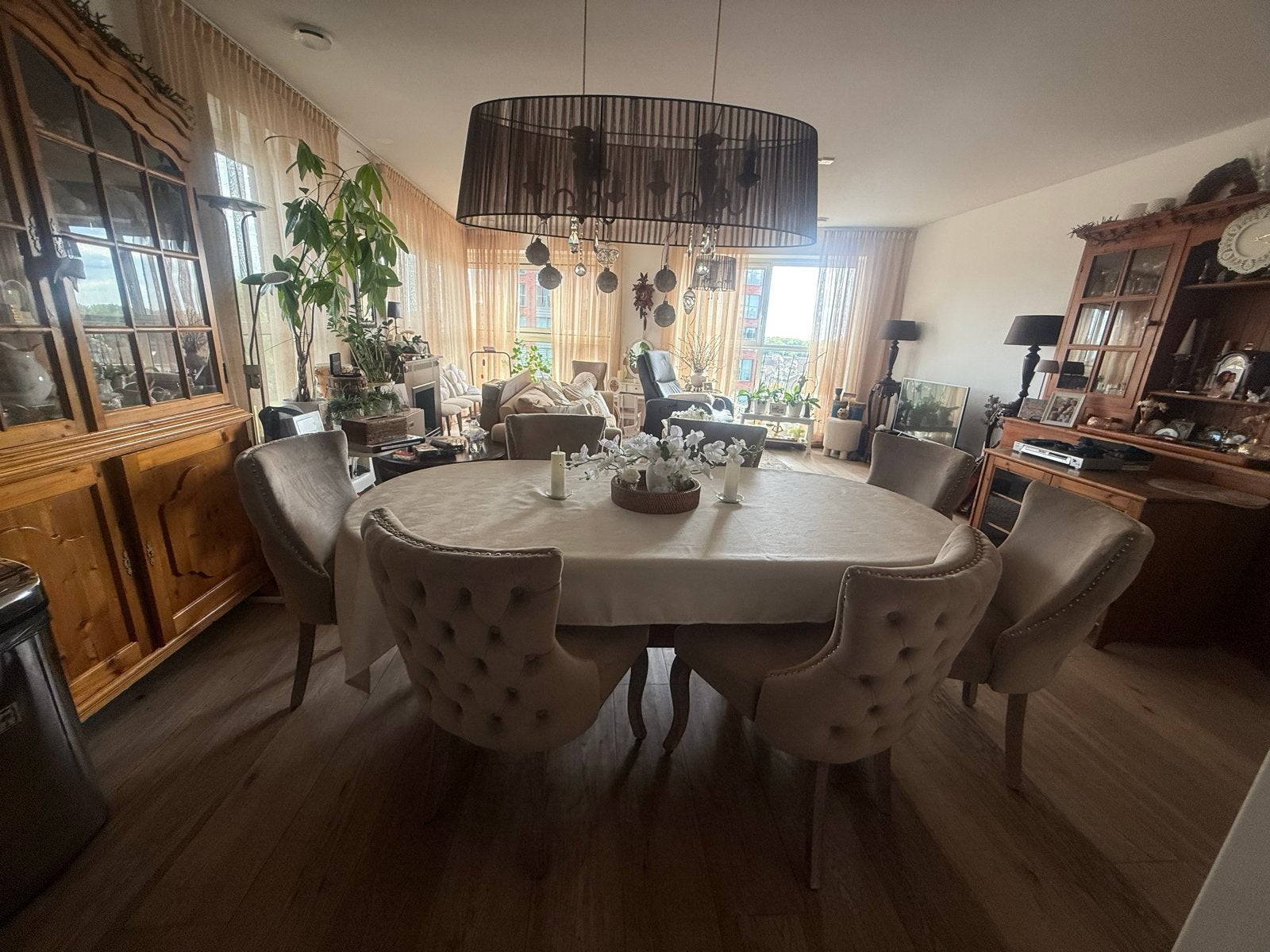 Foto 7 van Massief grenen ovale eettafel, uitschuifbaar