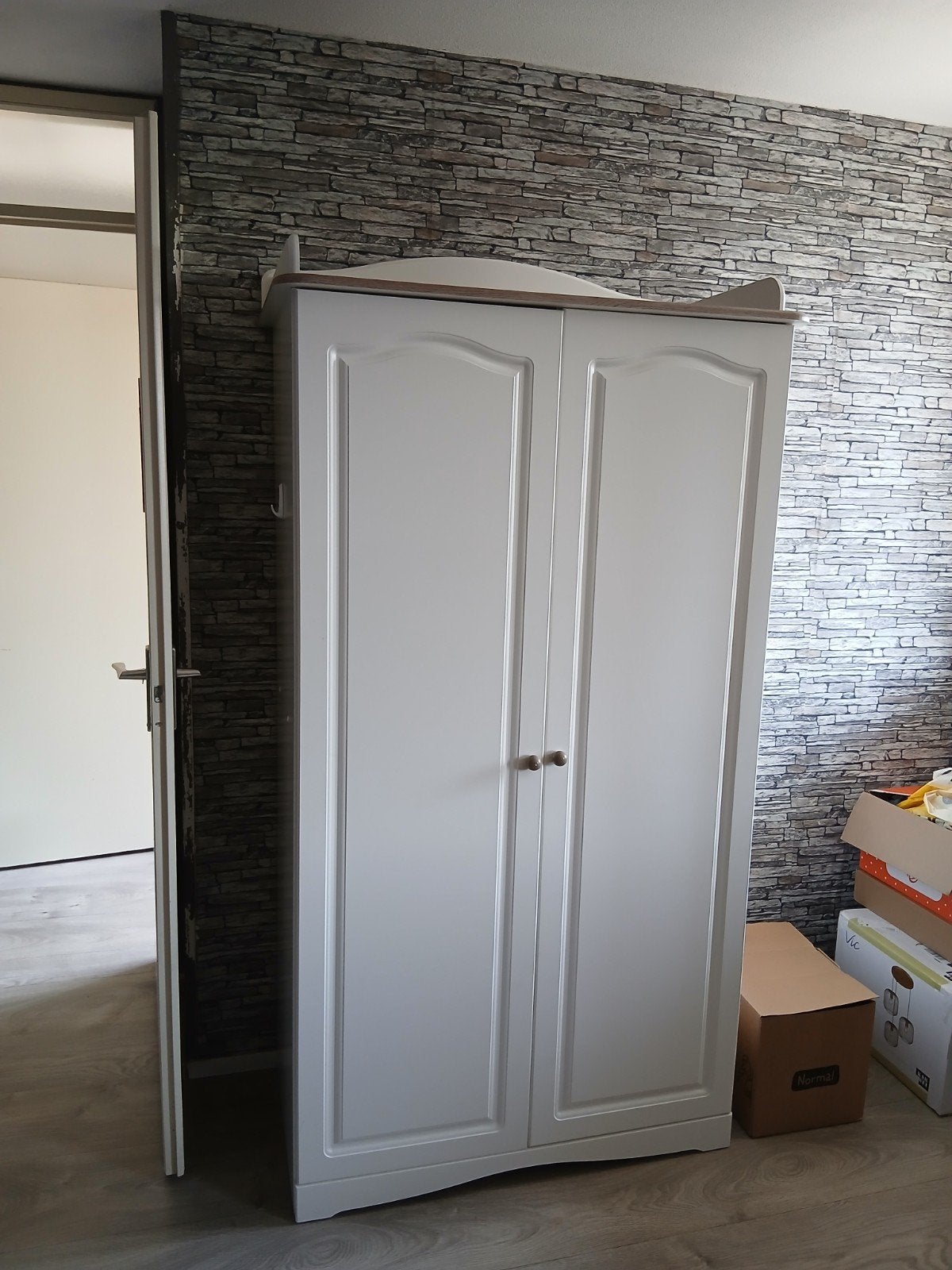Gratis kledingkast en bijbehorend commode, Ophalen, Gebruikt, Kast, 50 tot 70 cm