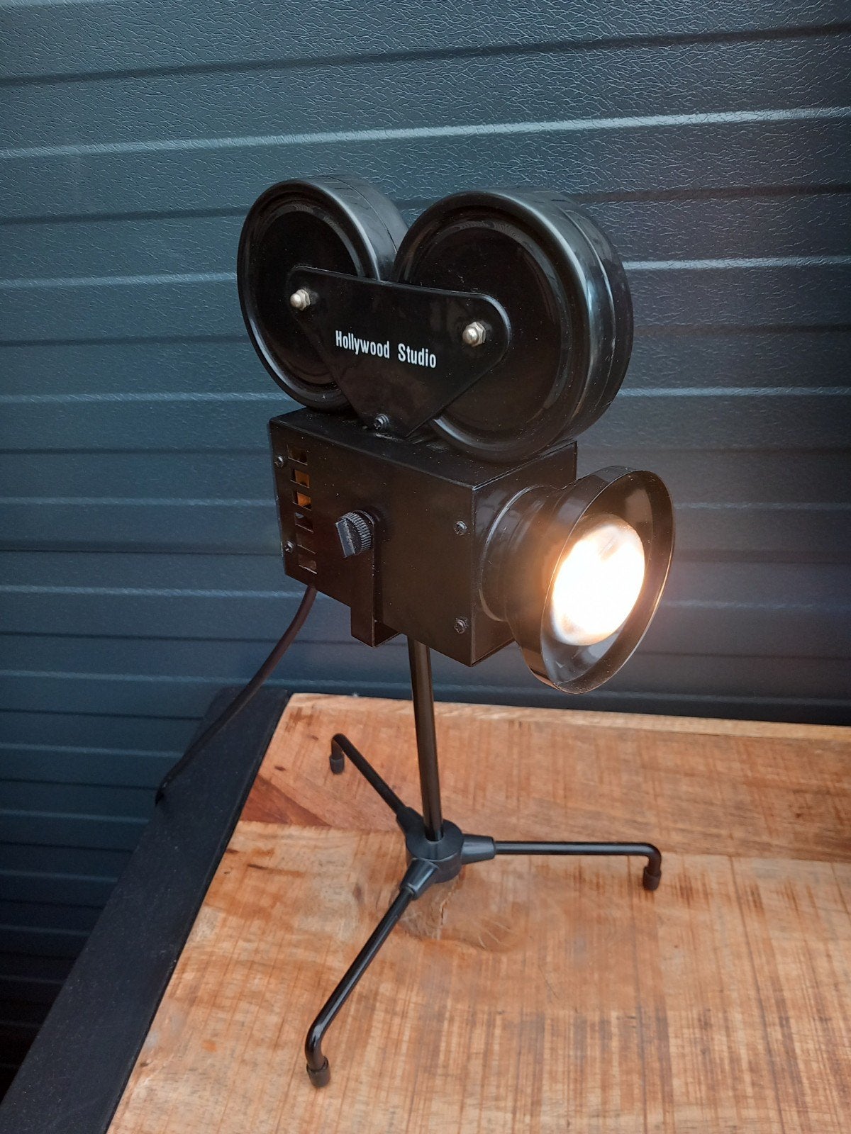Hollywood Studio filmcamera tafellamp. Retro, Vintage, Met schakelaar, Ophalen of Verzenden, Sfeerlamp