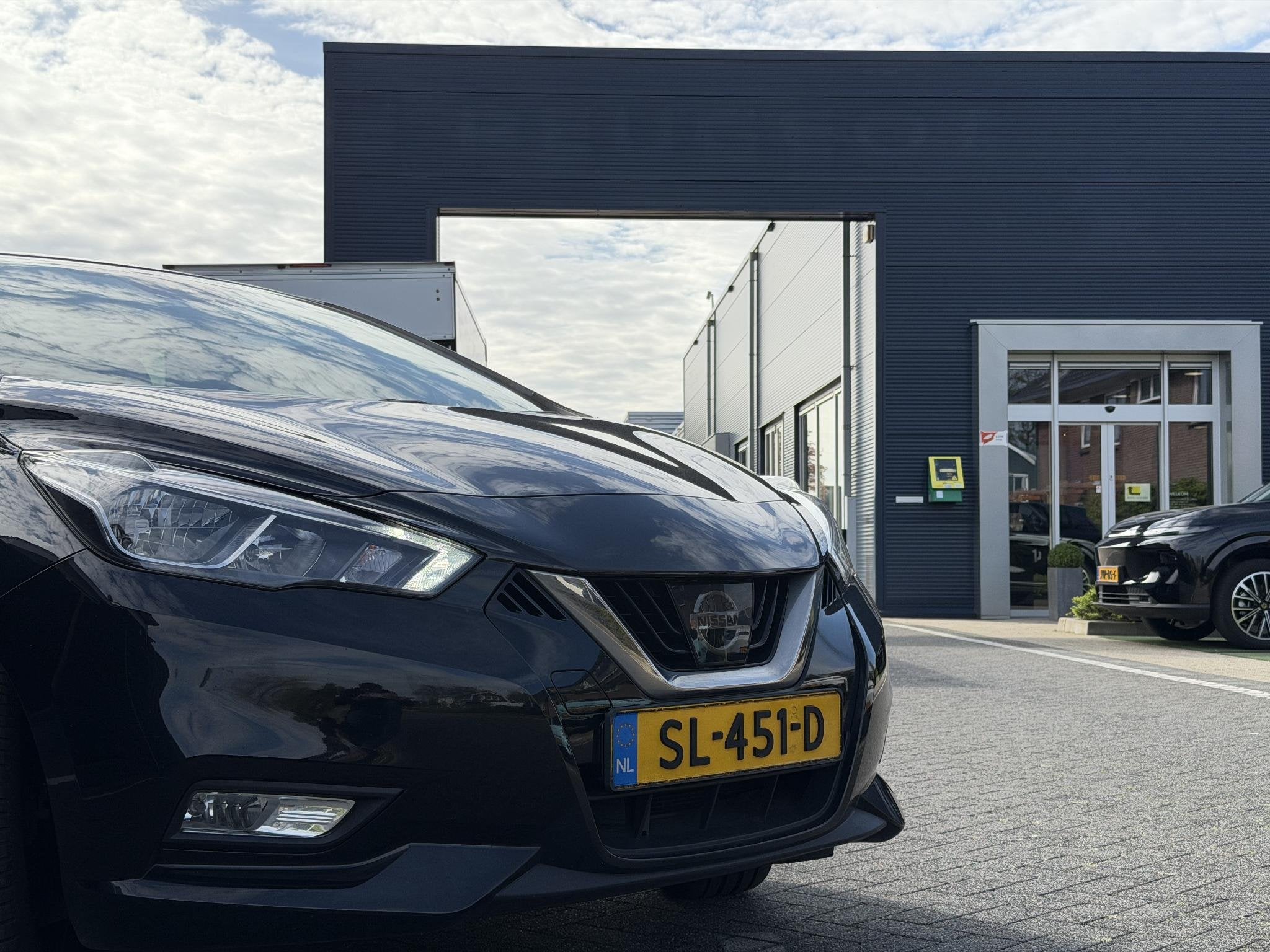 Nissan Micra N-Connecta 0.9 IG-T 90PK Navigatie, Achteruitri, Voorwielaandrijving, 898 cc, Stof, 525 kg