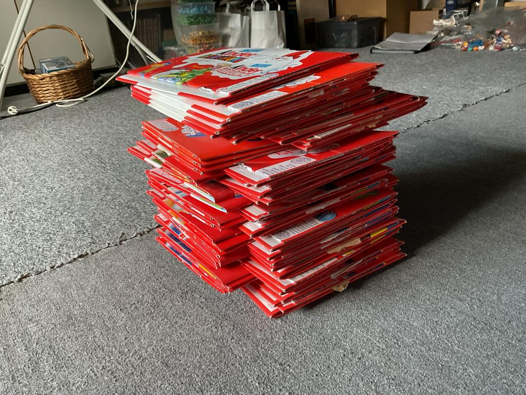 Kinder surprise/ uberasschung dozen. GRATIS., Ophalen of Verzenden, Zo goed als nieuw, Hardplasticfiguren